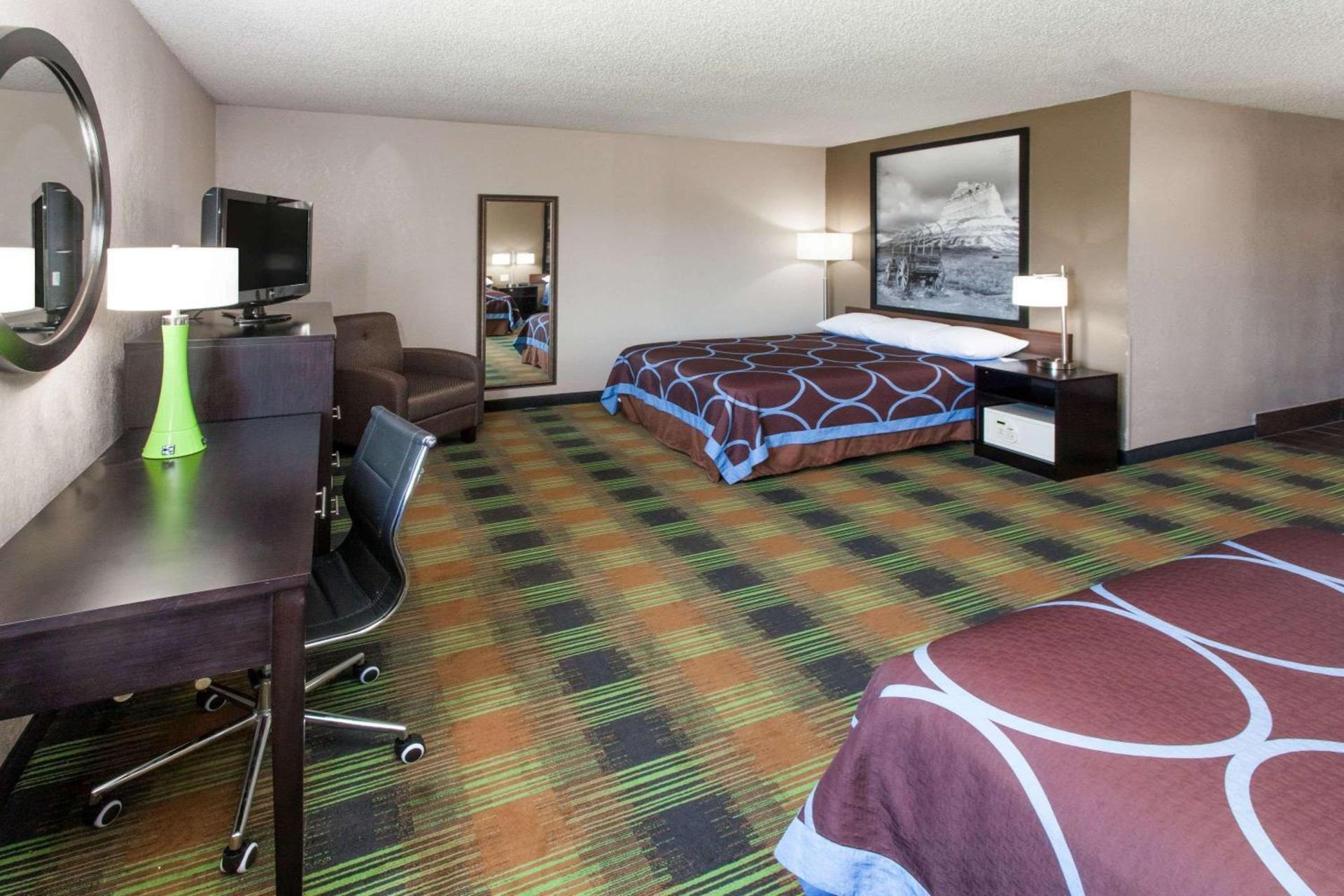 Super 8 by Wyndham Keokuk photo 11