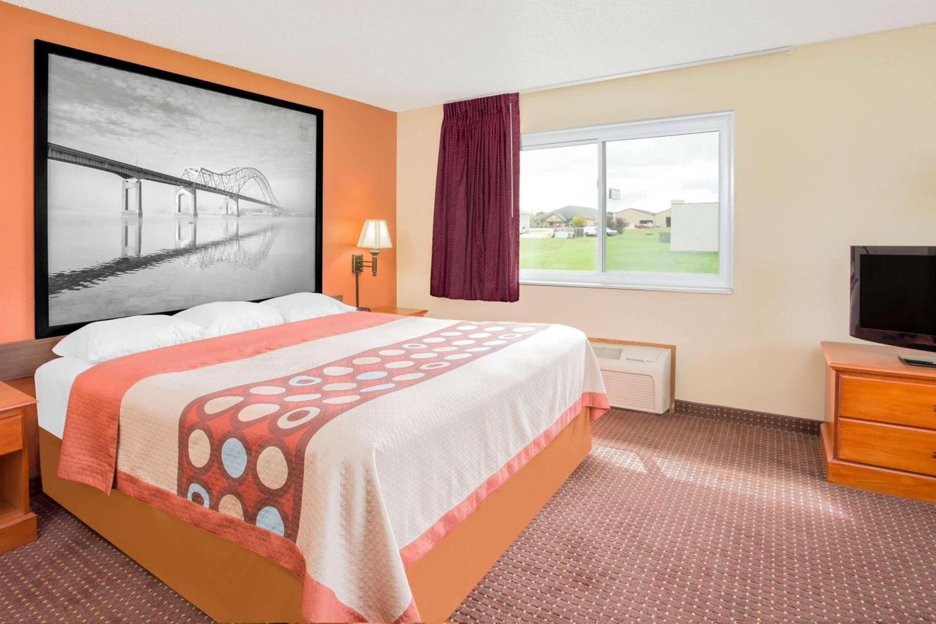 Super 8 by Wyndham Waverly photo 41