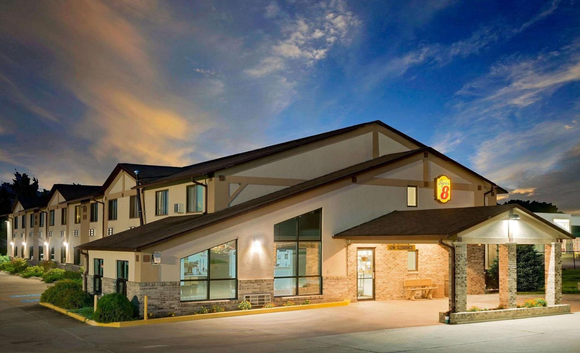Super 8 by Wyndham Centerville photo 2