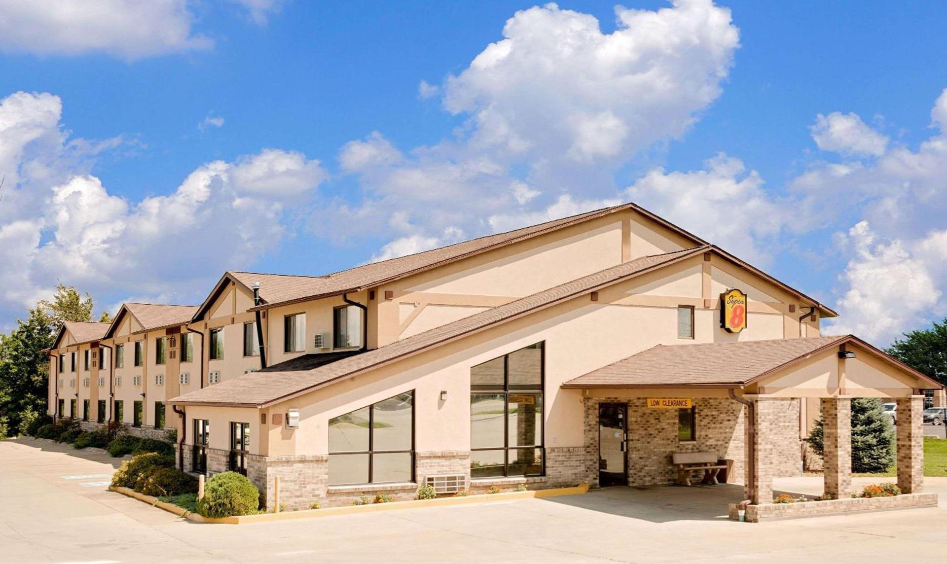 Super 8 by Wyndham Centerville photo 1