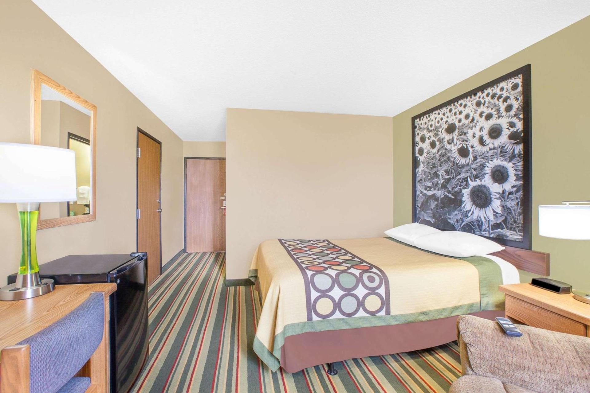 Super 8 by Wyndham Mt Pleasant photo 8