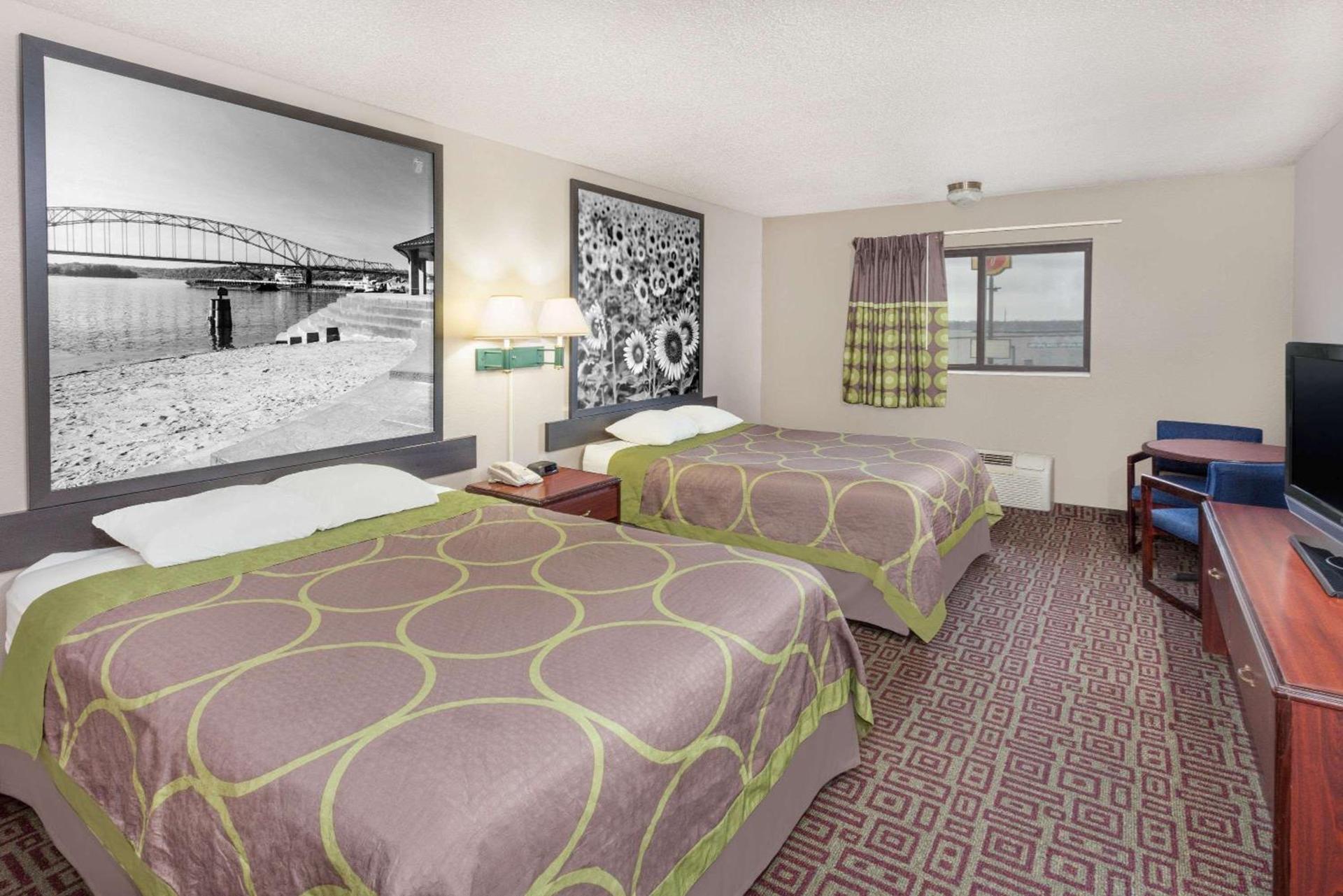 Super 8 by Wyndham Muscatine photo 6