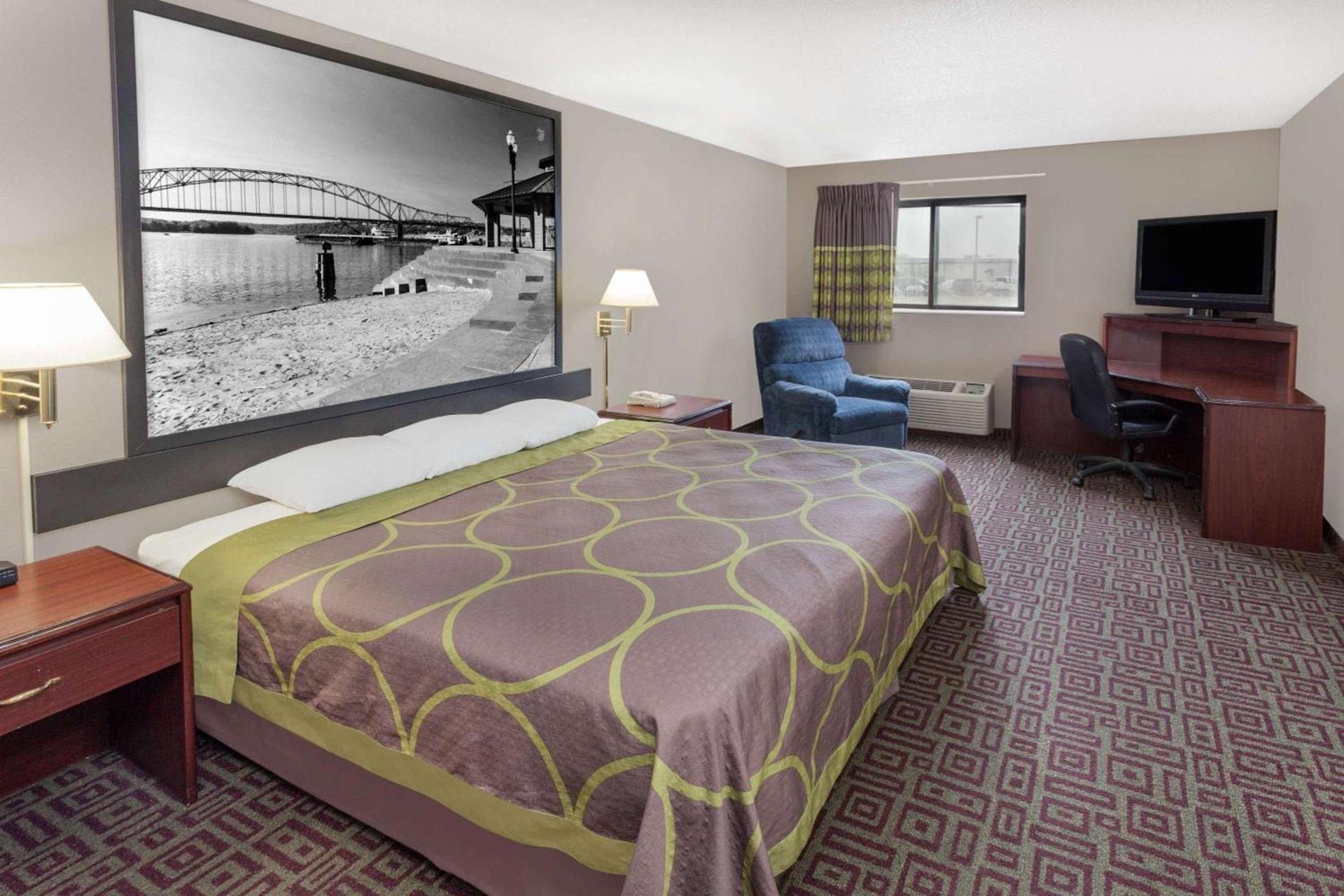Super 8 by Wyndham Muscatine photo 8