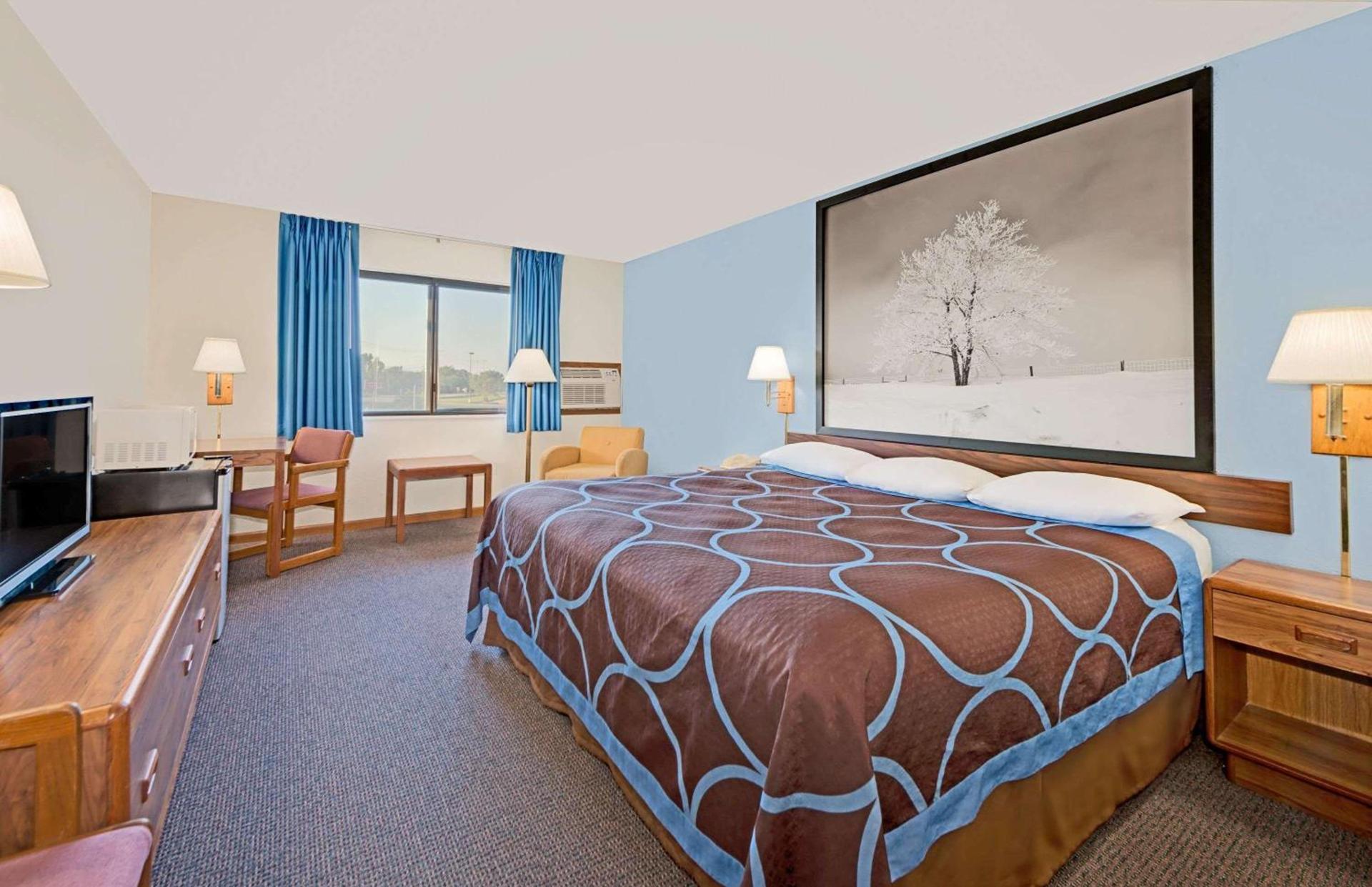Super 8 by Wyndham Centerville photo 4