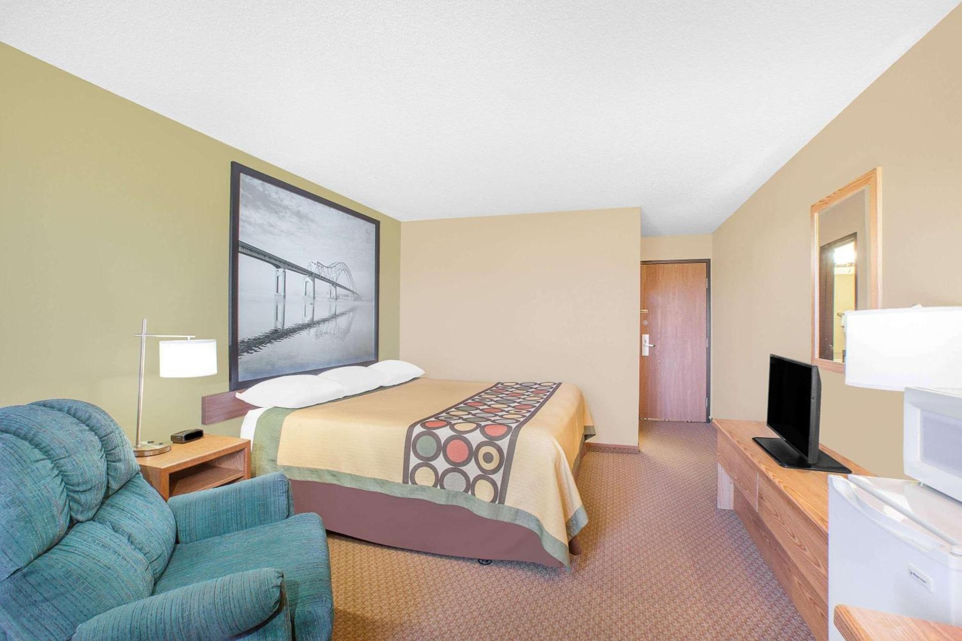 Super 8 by Wyndham Mt Pleasant photo 12