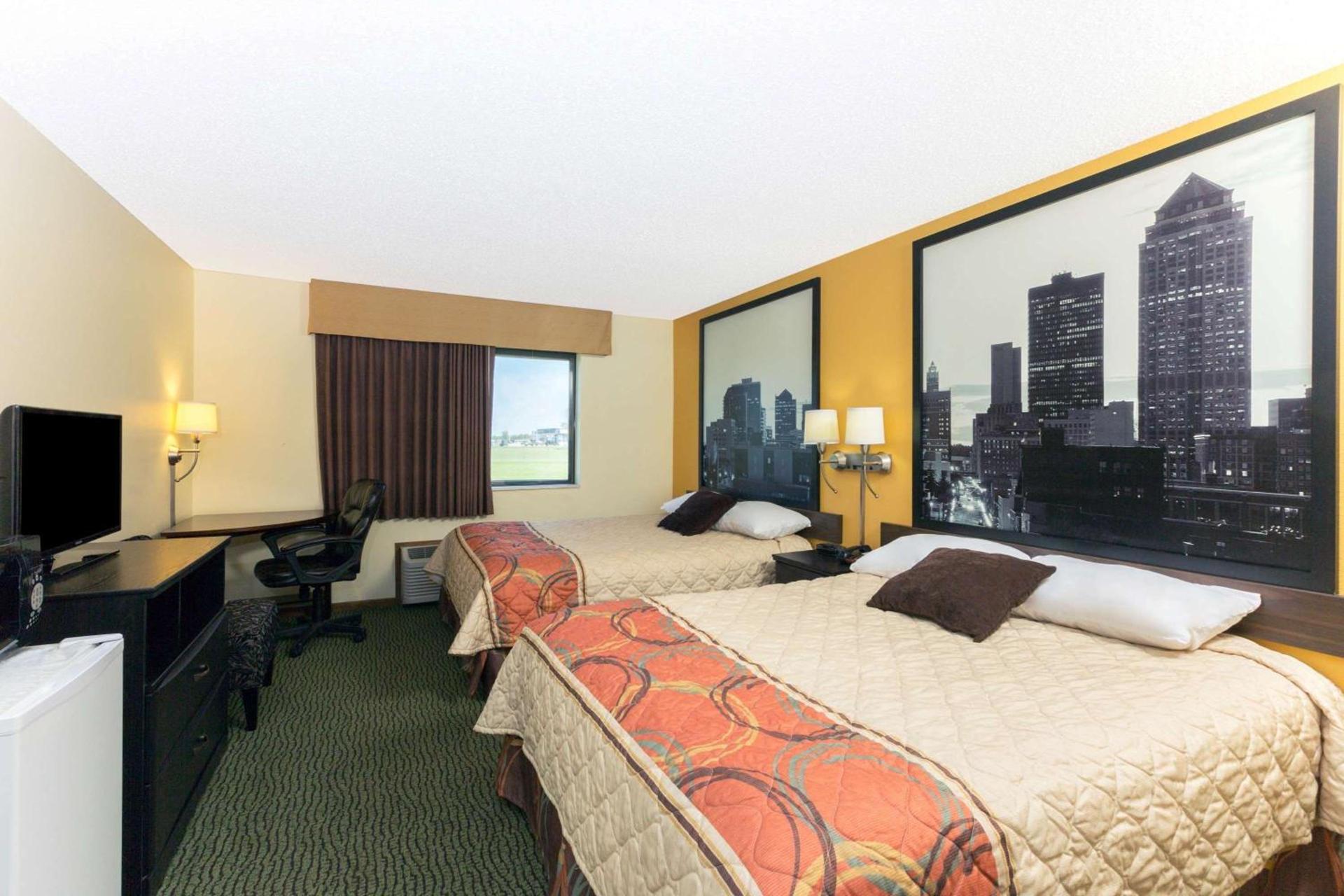 Super 8 by Wyndham Perry IA photo 11
