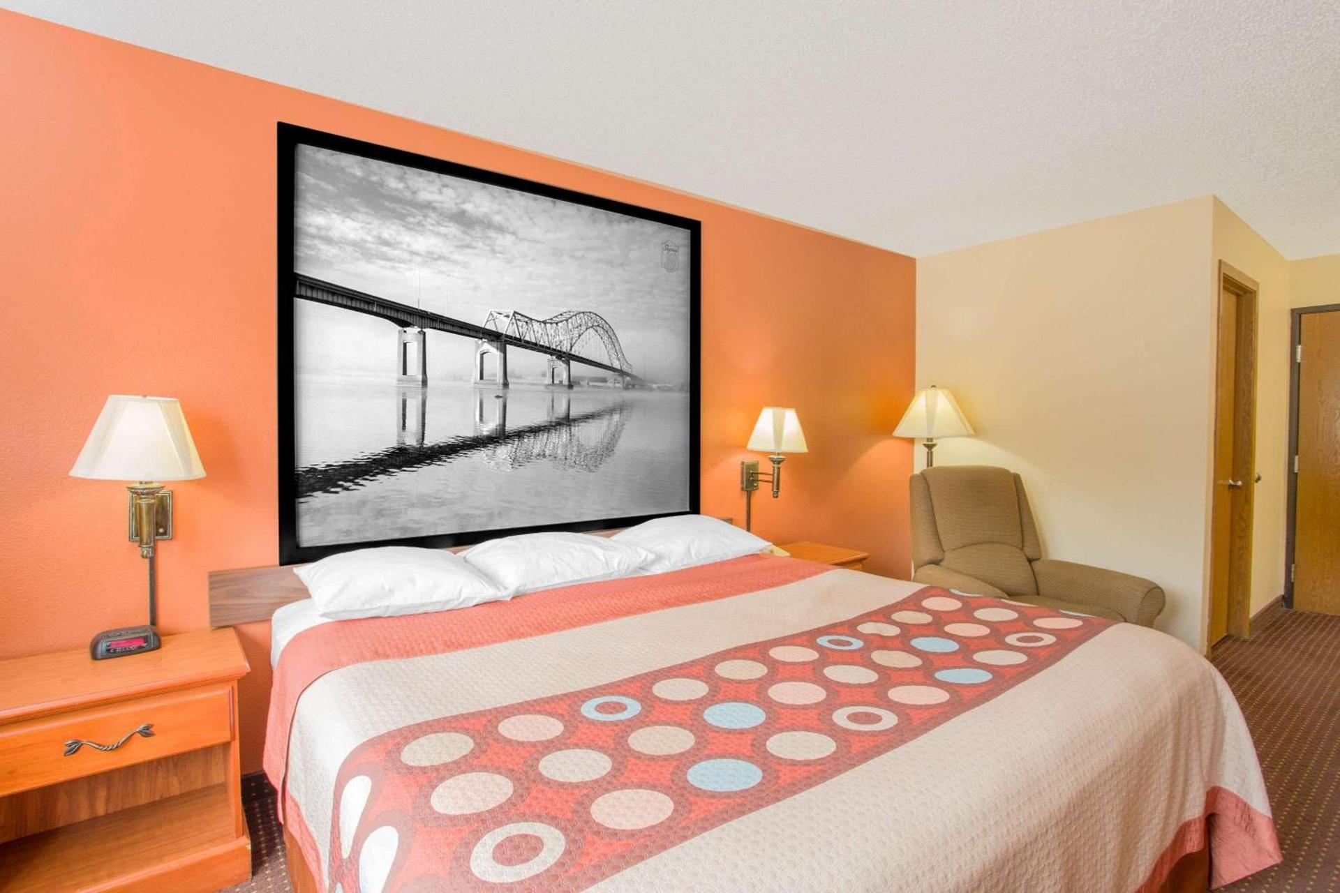 Super 8 by Wyndham Waverly photo 29