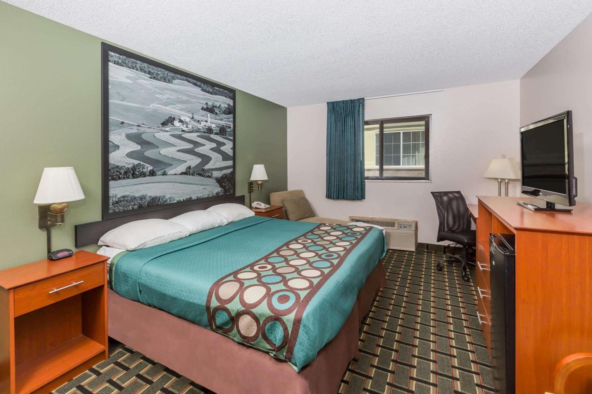 Super 8 by Wyndham Osceola IA photo 5