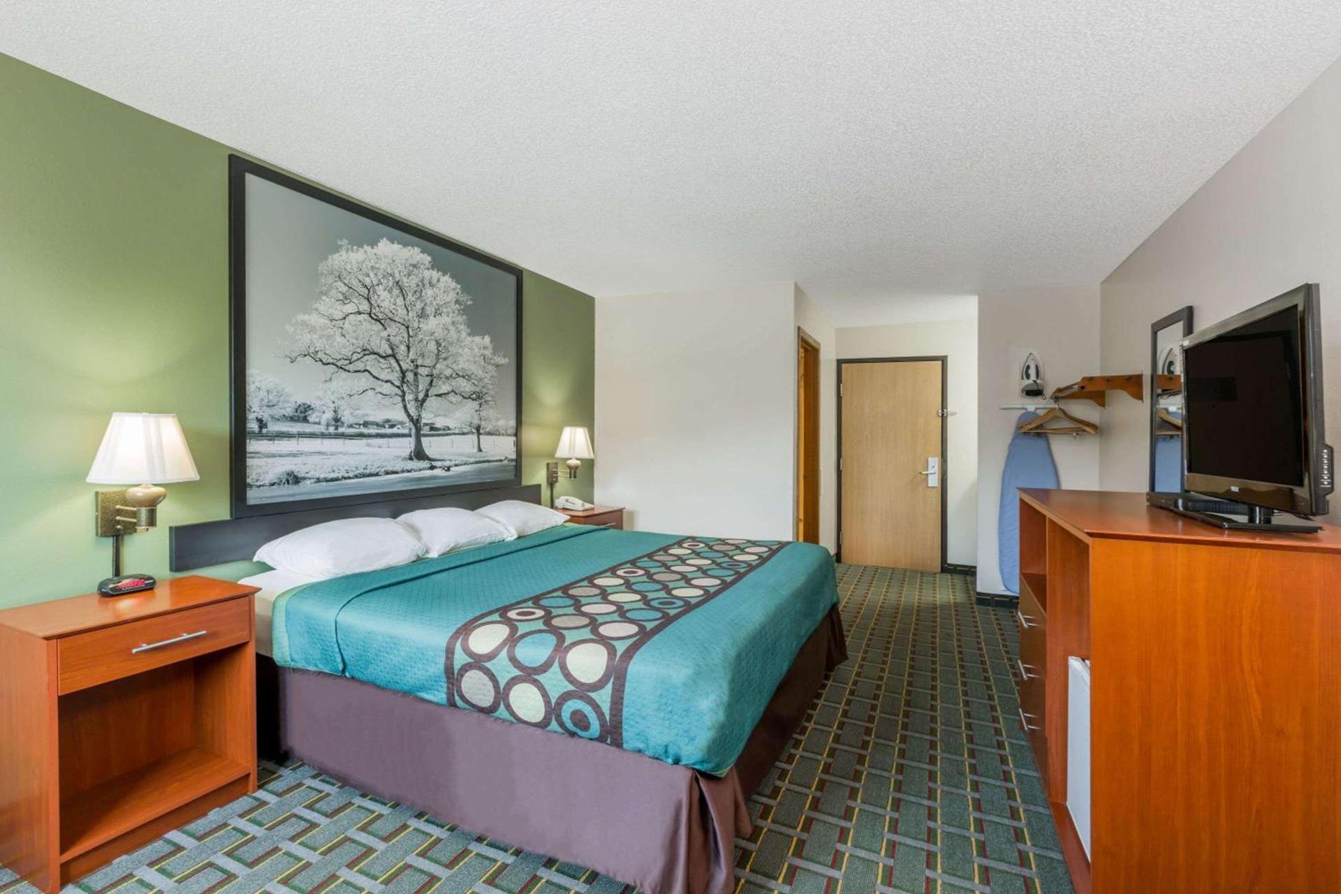Super 8 by Wyndham Osceola IA photo 8