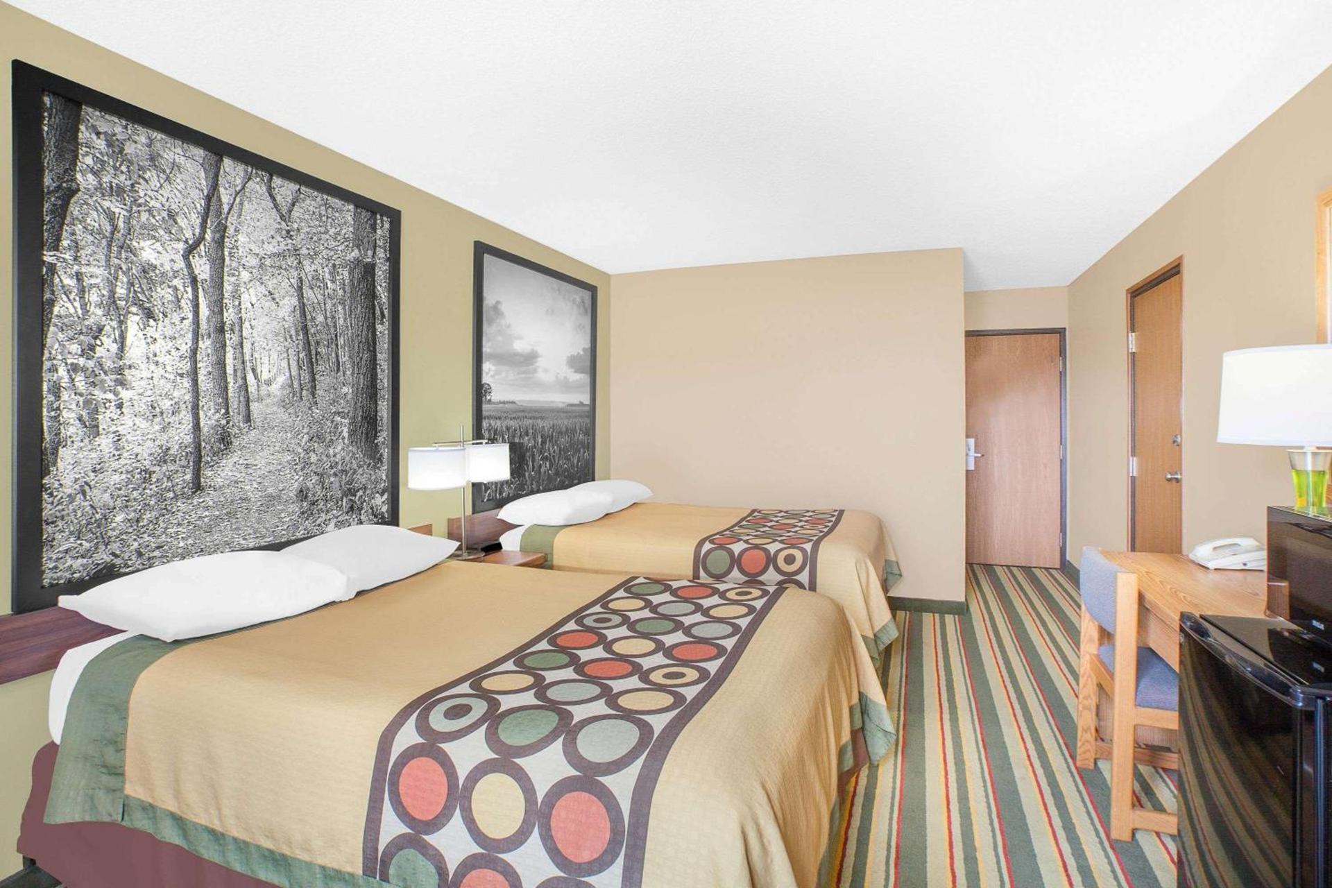 Super 8 by Wyndham Mt Pleasant photo 7