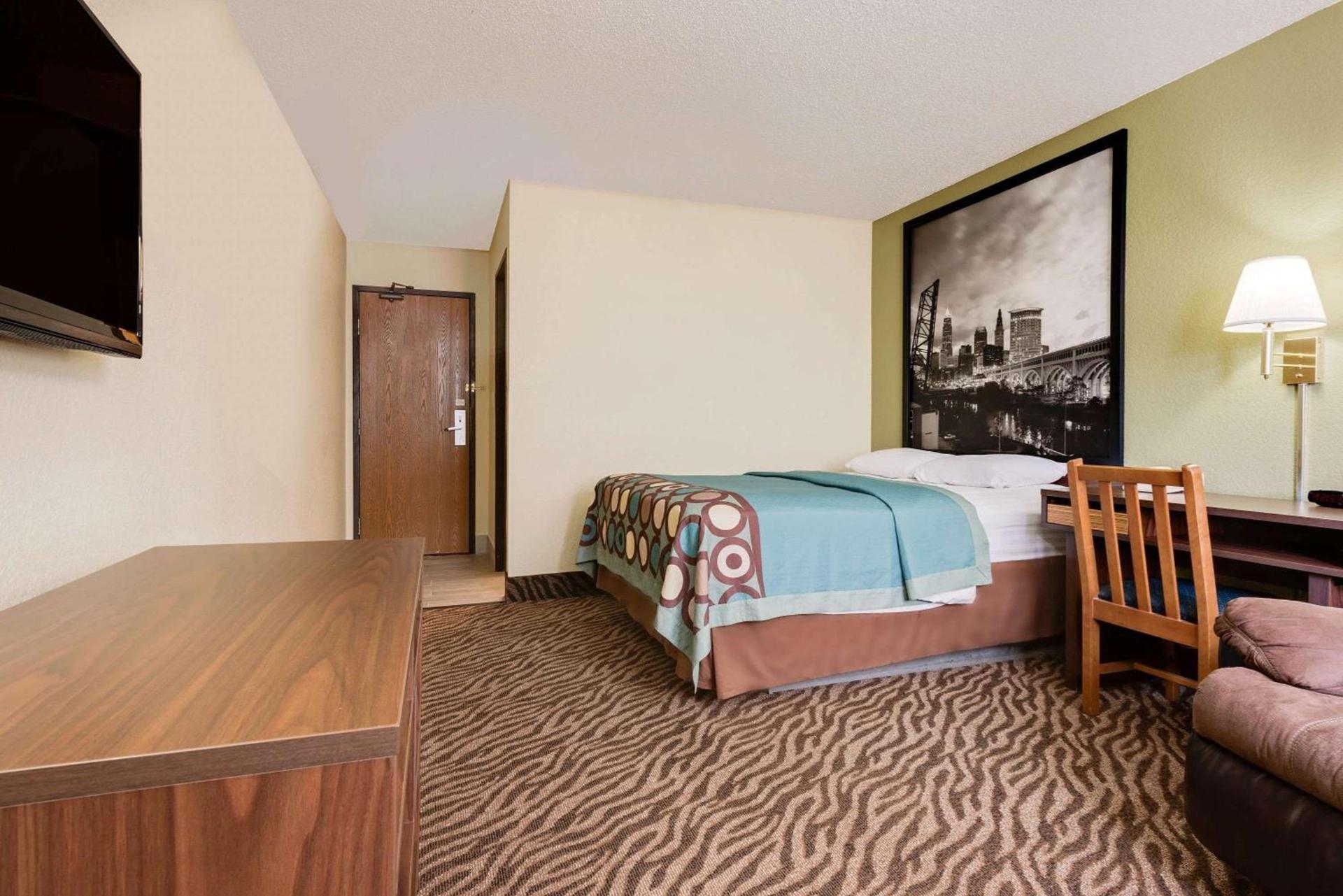 Super 8 by Wyndham Mentor/Cleveland Area photo 6
