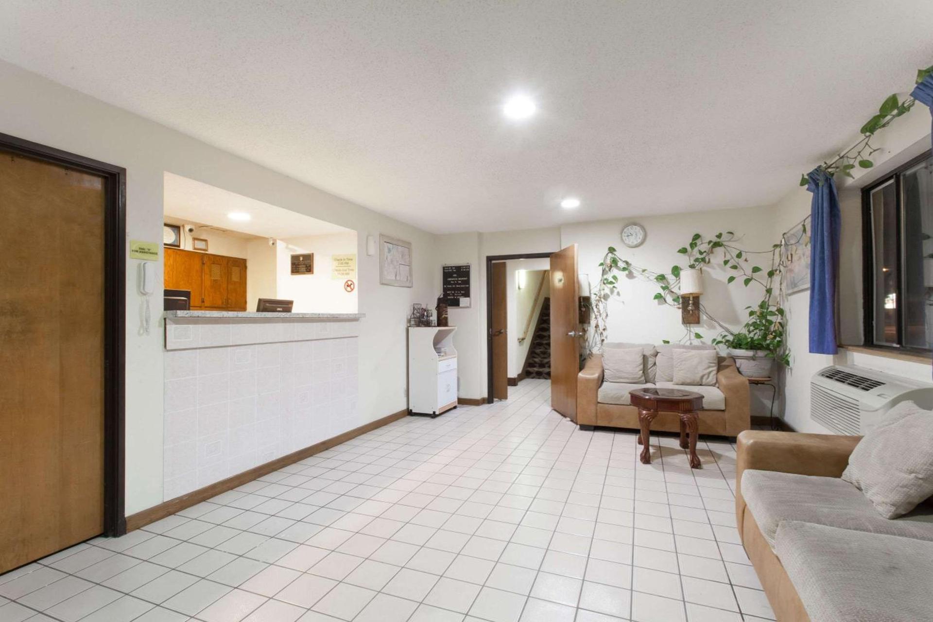 Super 8 by Wyndham Lewiston Auburn Area photo 5