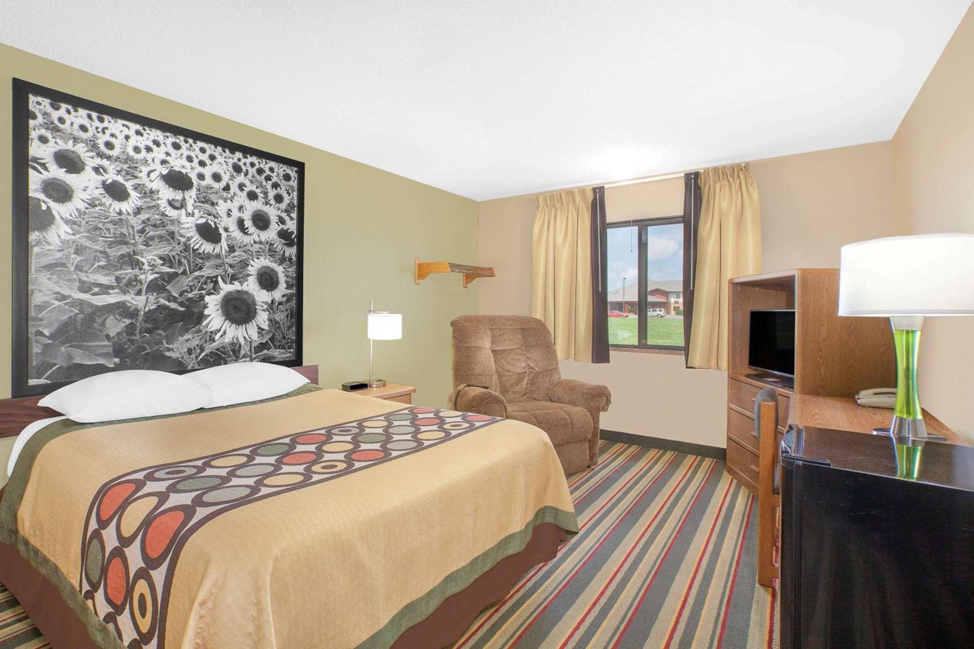 Super 8 by Wyndham Mt Pleasant photo 9