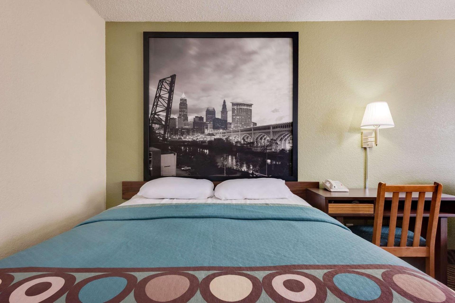 Super 8 by Wyndham Mentor/Cleveland Area photo 4