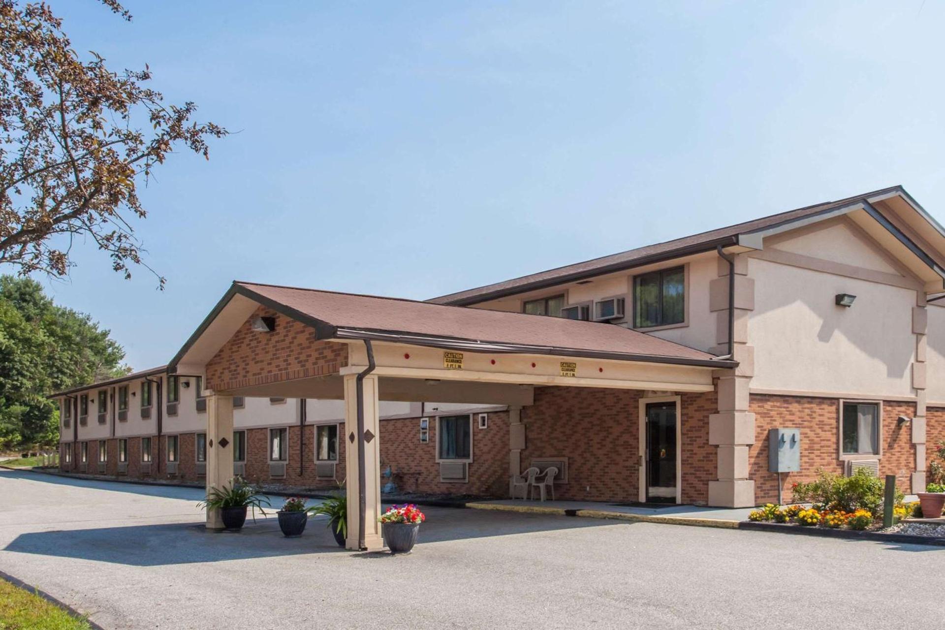 Super 8 by Wyndham Lewiston Auburn Area — hotel in Lewiston