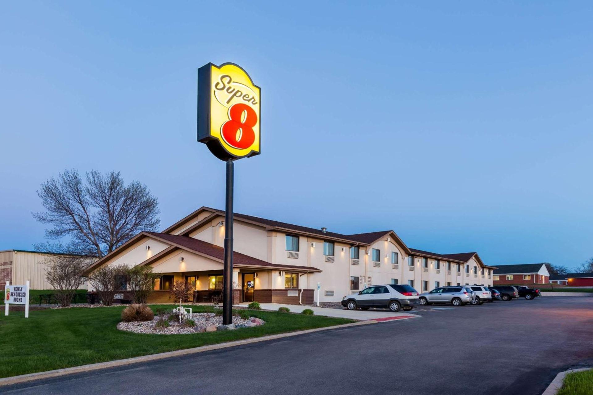 Super 8 by Wyndham Spirit Lake/Okoboji — hotel in Spirit Lake