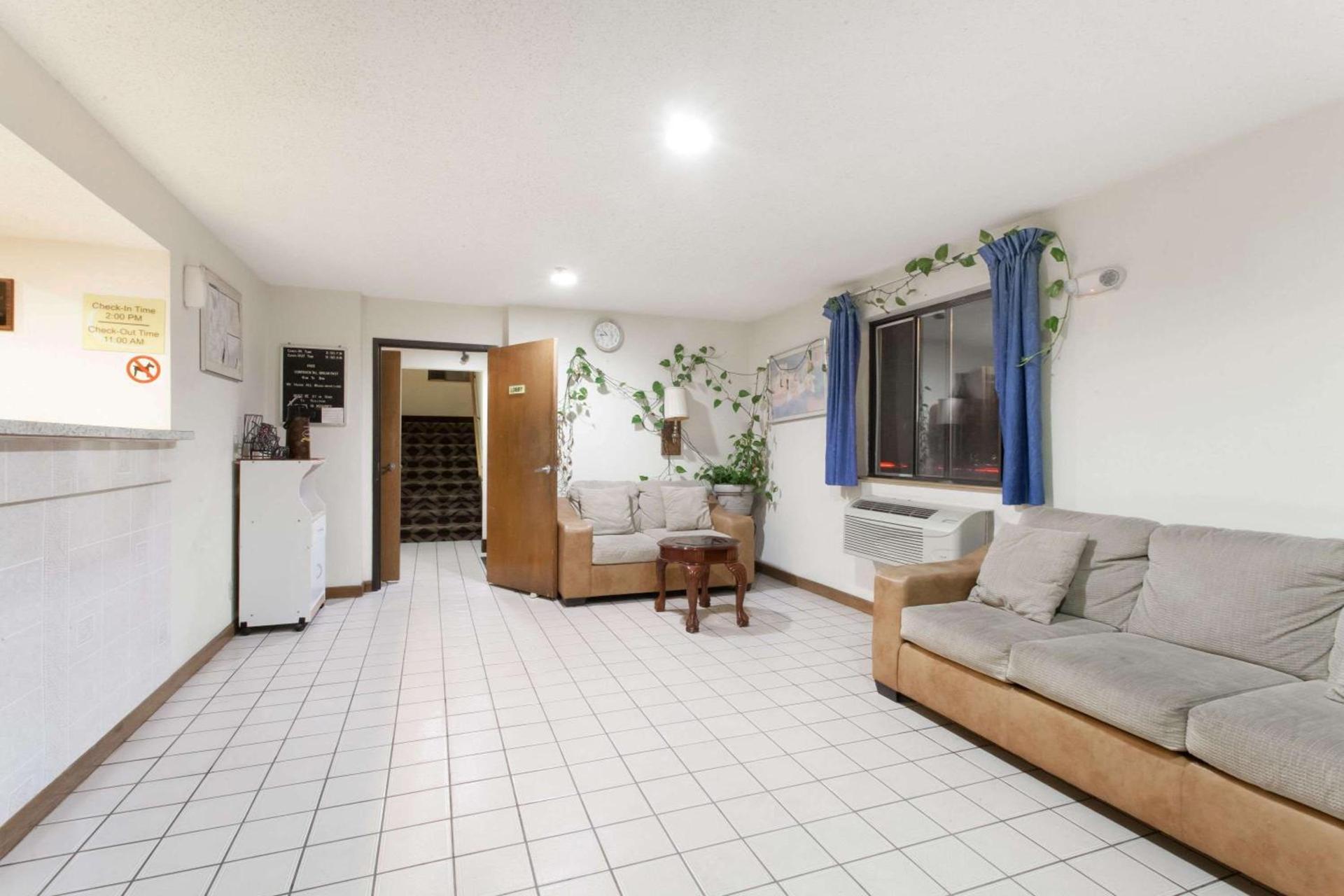 Super 8 by Wyndham Lewiston Auburn Area photo 3
