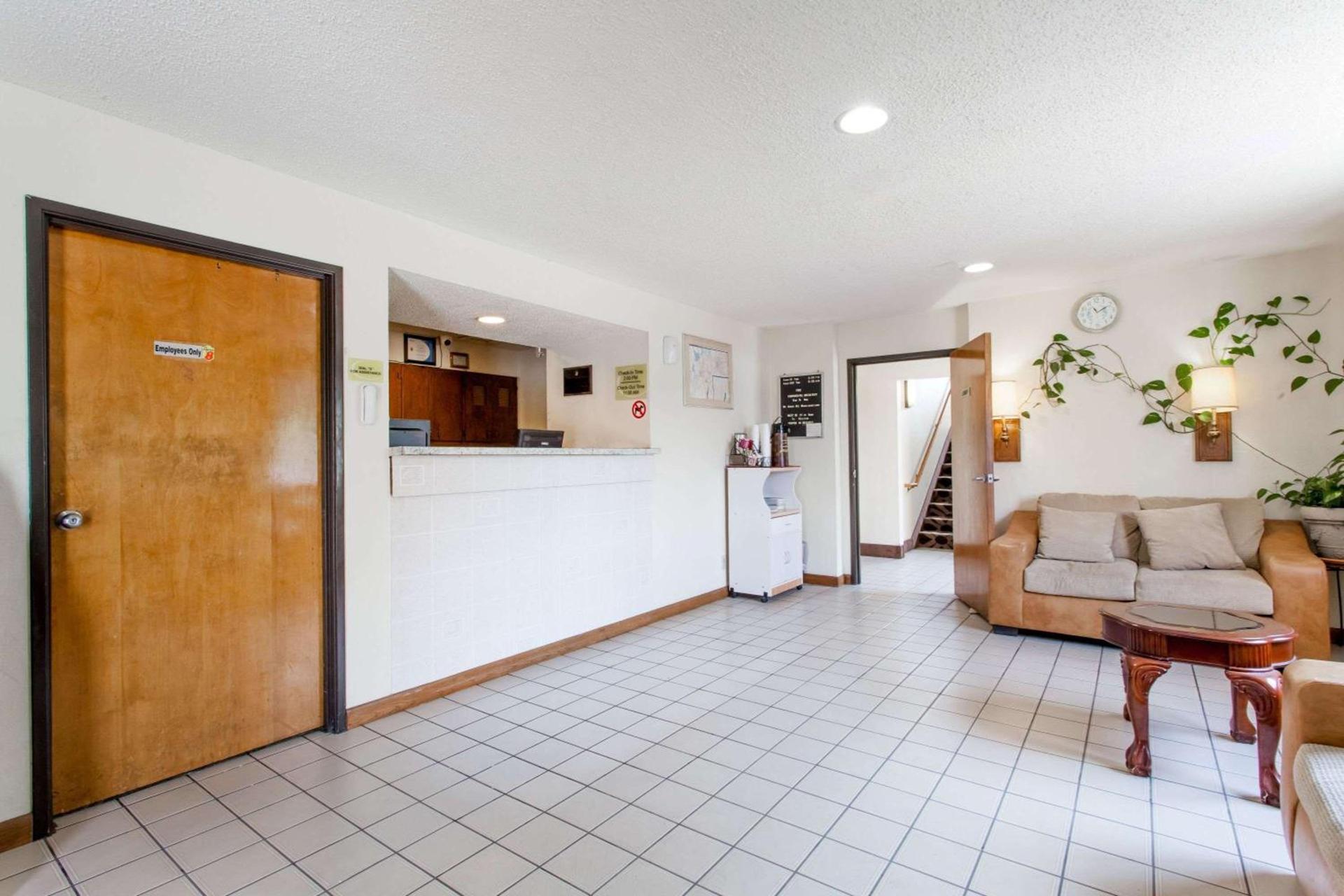 Super 8 by Wyndham Lewiston Auburn Area photo 6