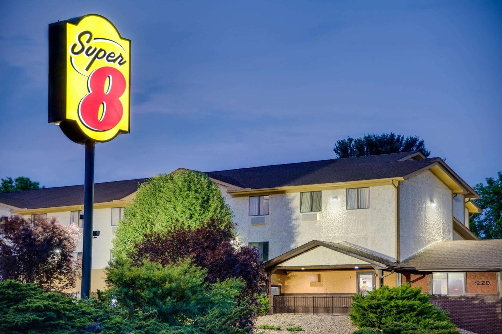 Super 8 by Wyndham Hagerstown I-70 photo 2