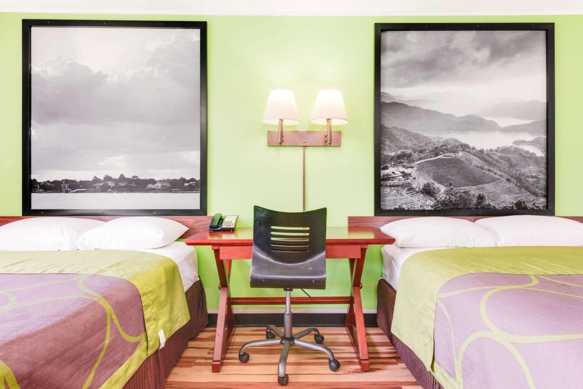 Super 8 by Wyndham Hagerstown I-70 photo 11
