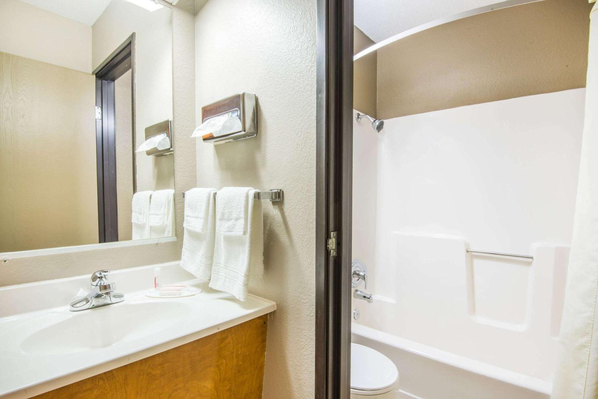 Super 8 by Wyndham Nevada photo 2