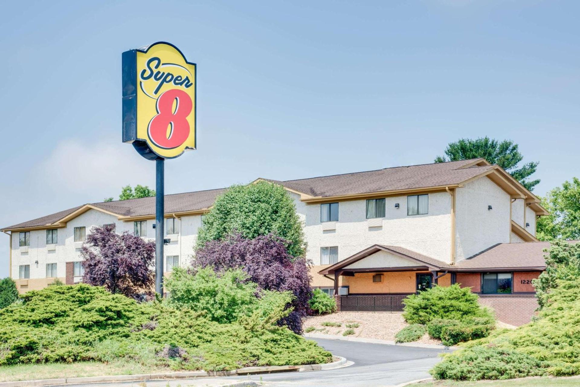 Super 8 by Wyndham Hagerstown I-70 photo 1