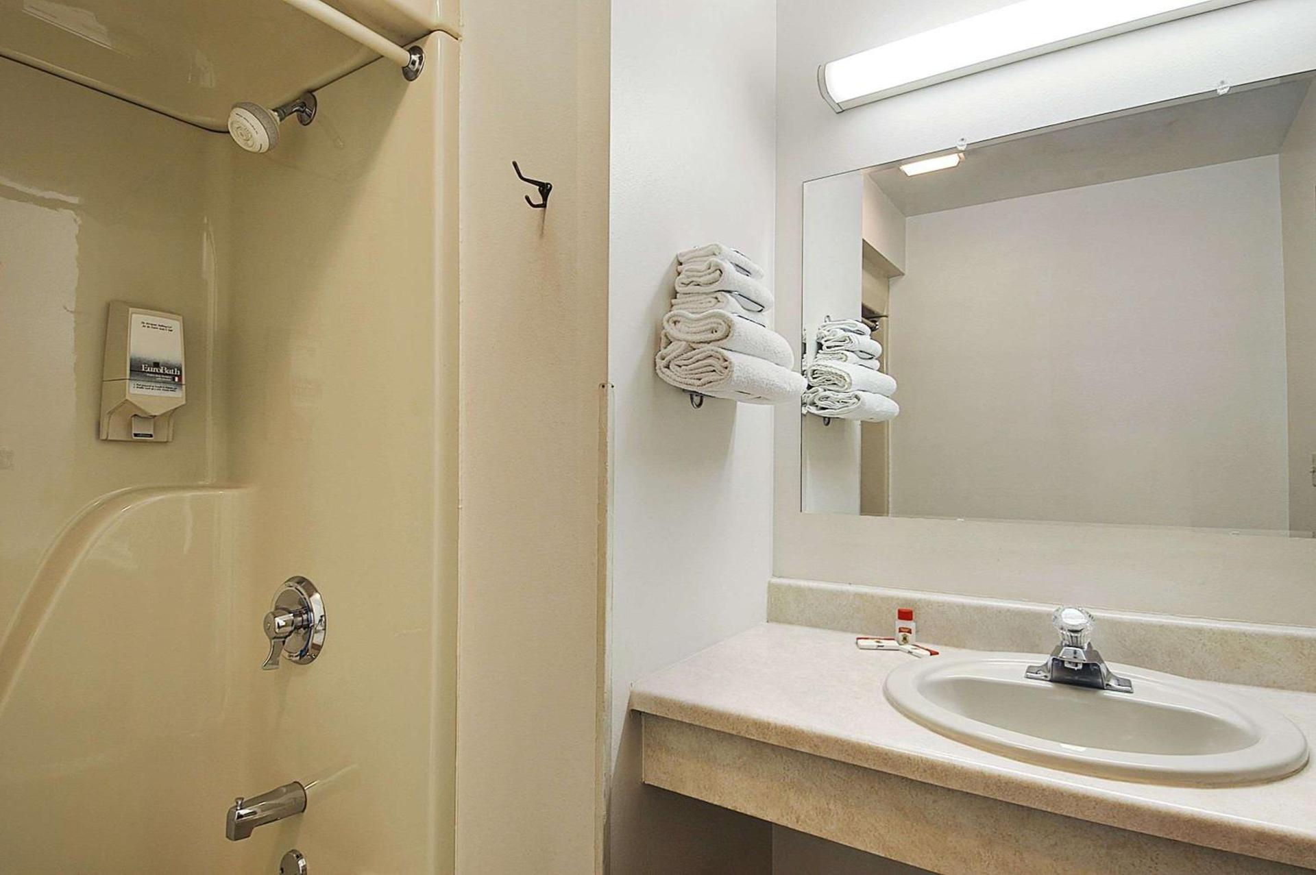 Iron Mountain Inn & Suites MI US 2 photo 3