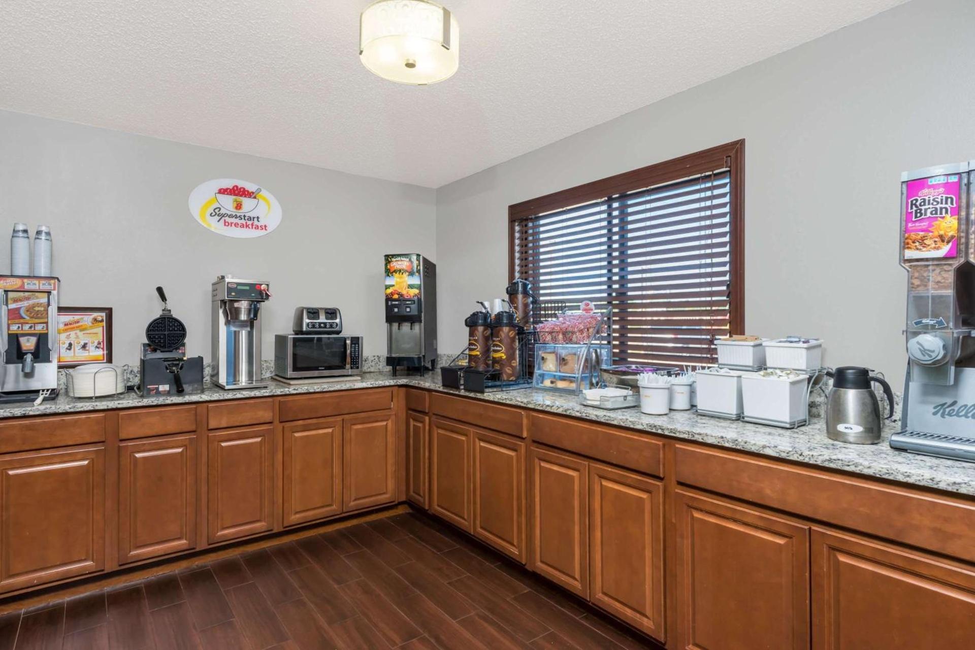 Super 8 by Wyndham West Plains photo 23