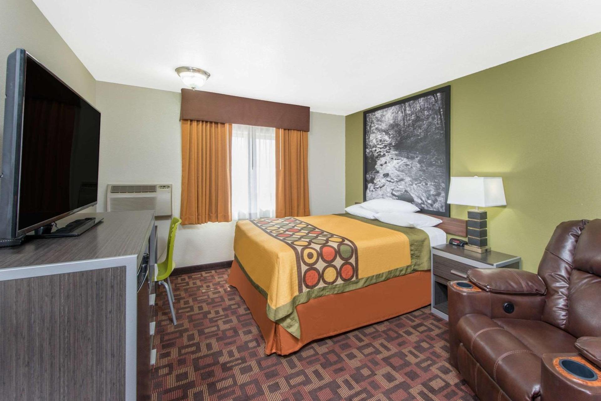 Super 8 by Wyndham Moberly MO photo 10