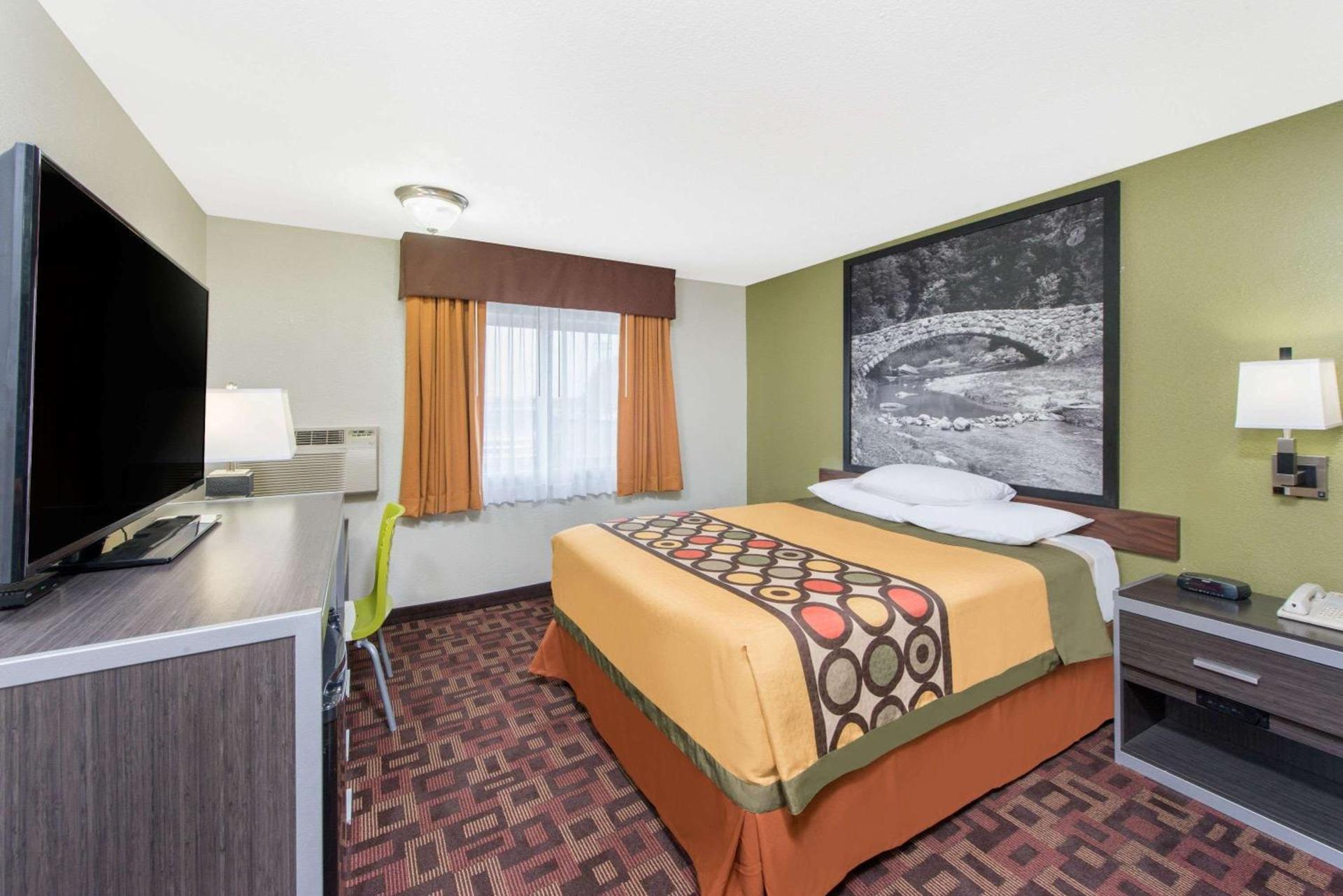 Super 8 by Wyndham Moberly MO photo 12