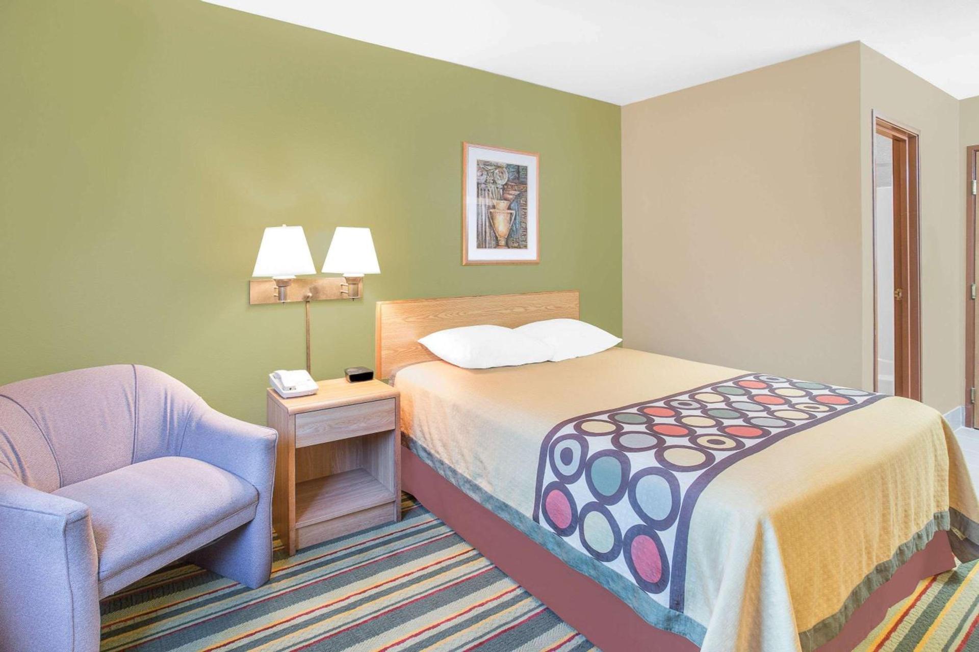 Super 8 by Wyndham East Moline photo 10