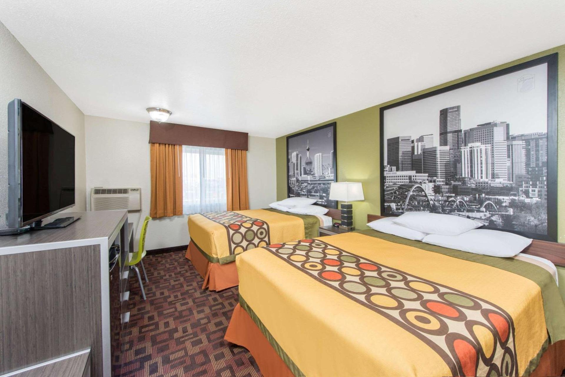 Super 8 by Wyndham Moberly MO photo 11