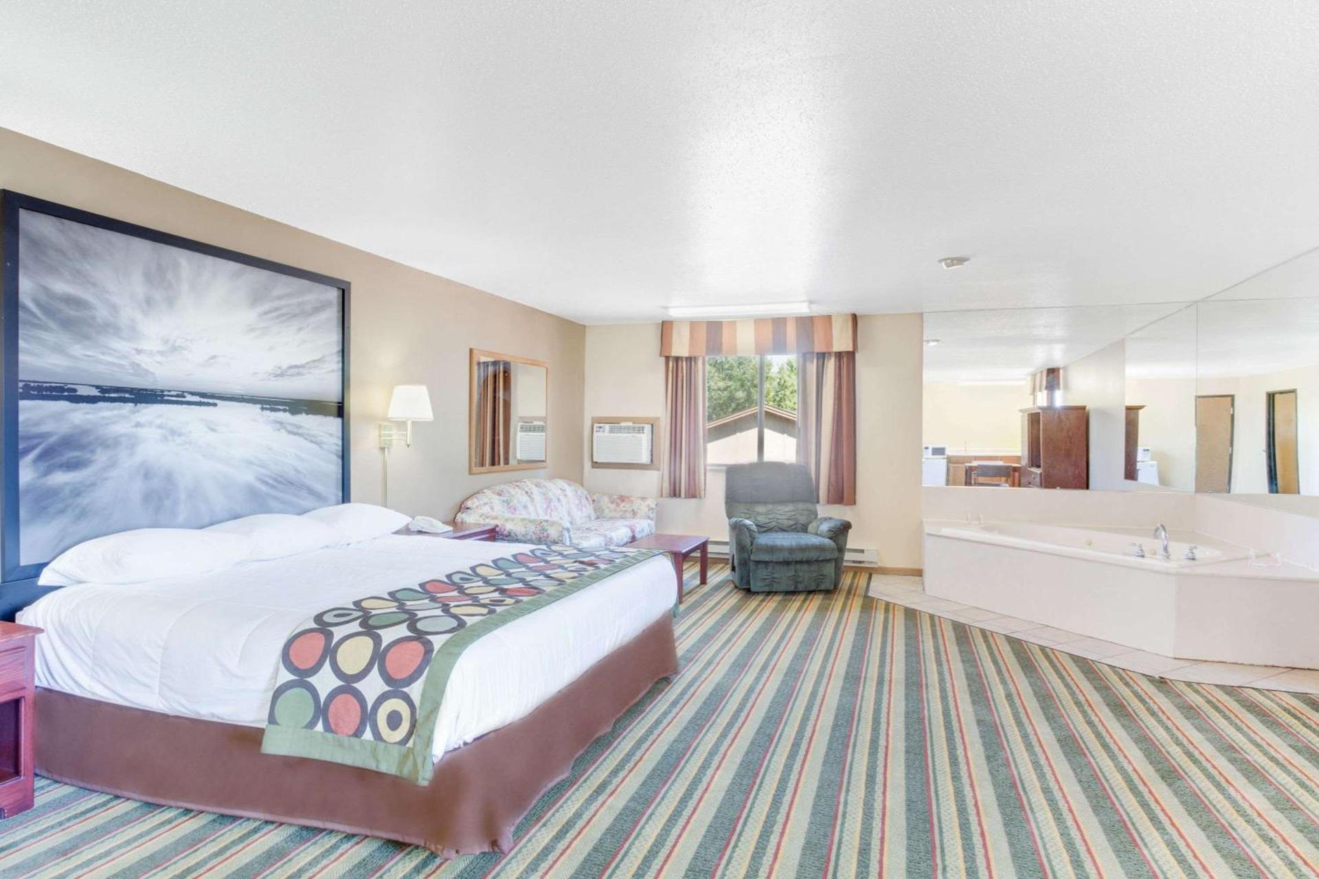 Super 8 by Wyndham Mitchell photo 10