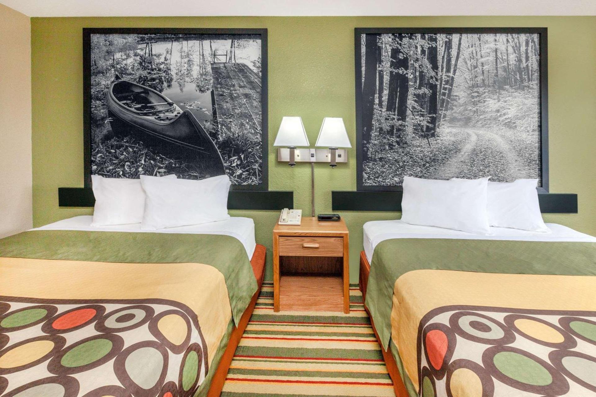Super 8 by Wyndham Grayling photo 6