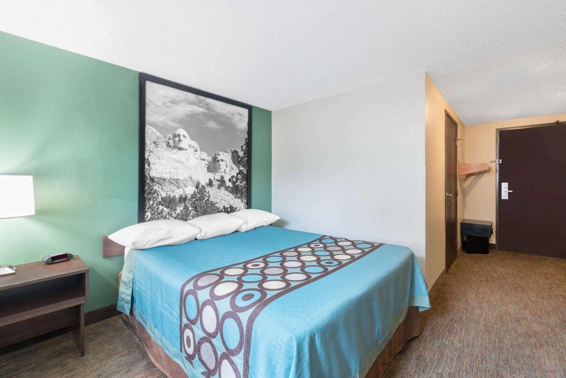 Super 8 by Wyndham Pierre SD photo 11