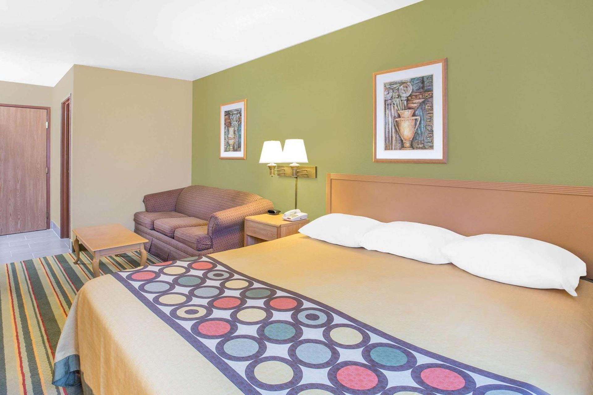 Super 8 by Wyndham East Moline photo 9