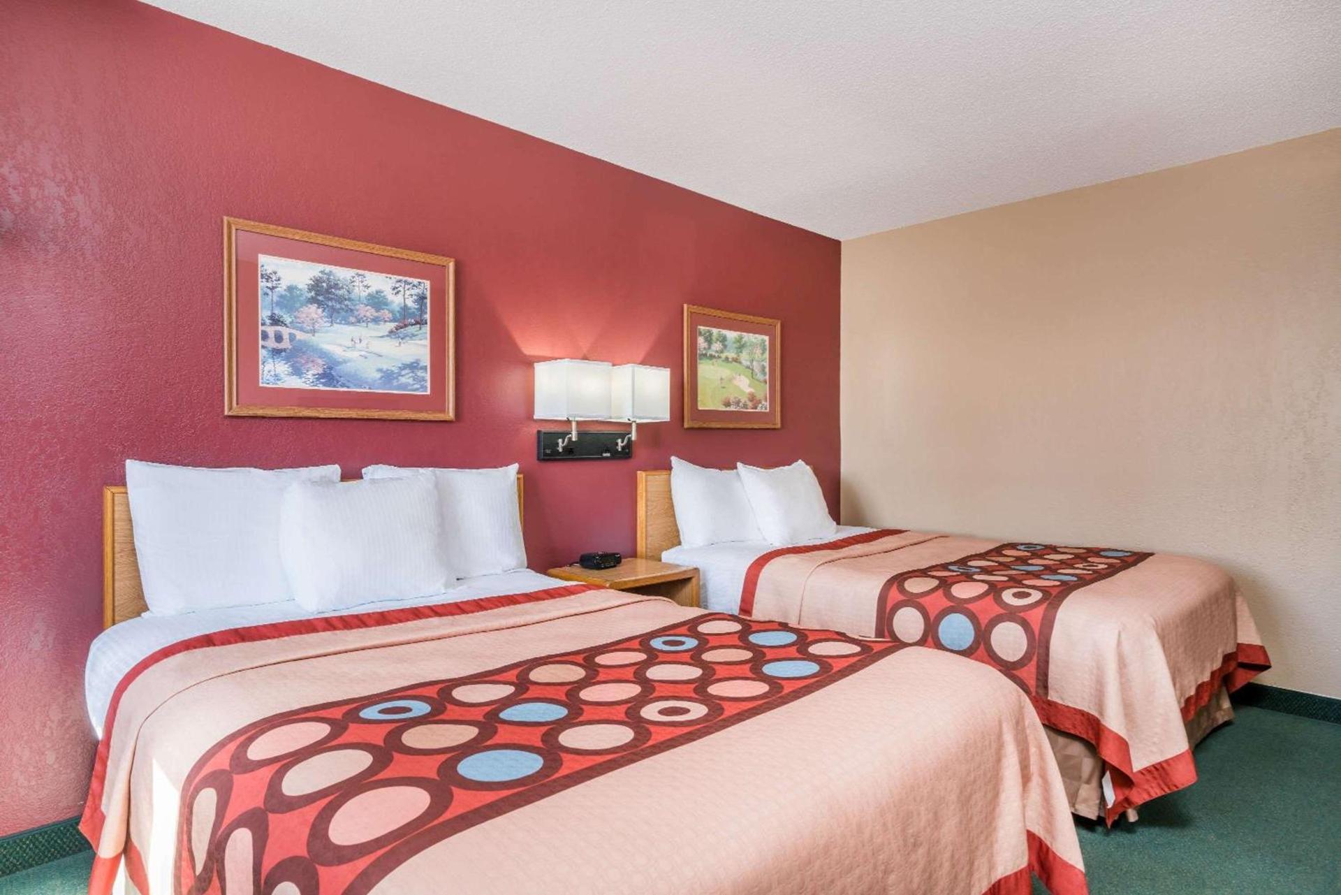 Super 8 by Wyndham Baxter/Brainerd Area photo 36