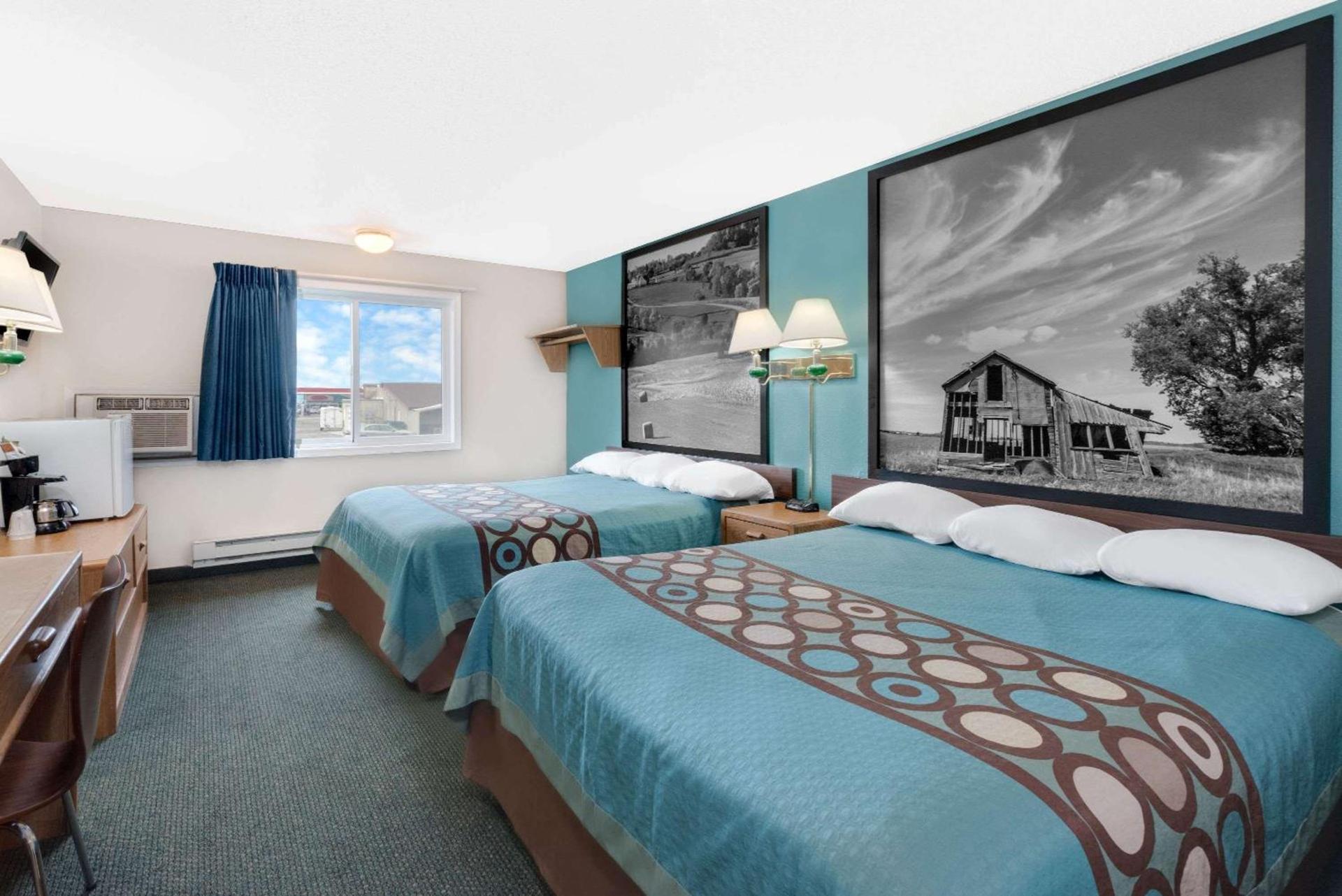 Super 8 by Wyndham Huron photo 5
