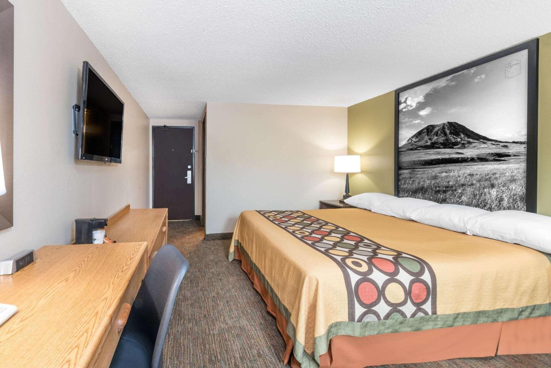 Super 8 by Wyndham Pierre SD photo 4