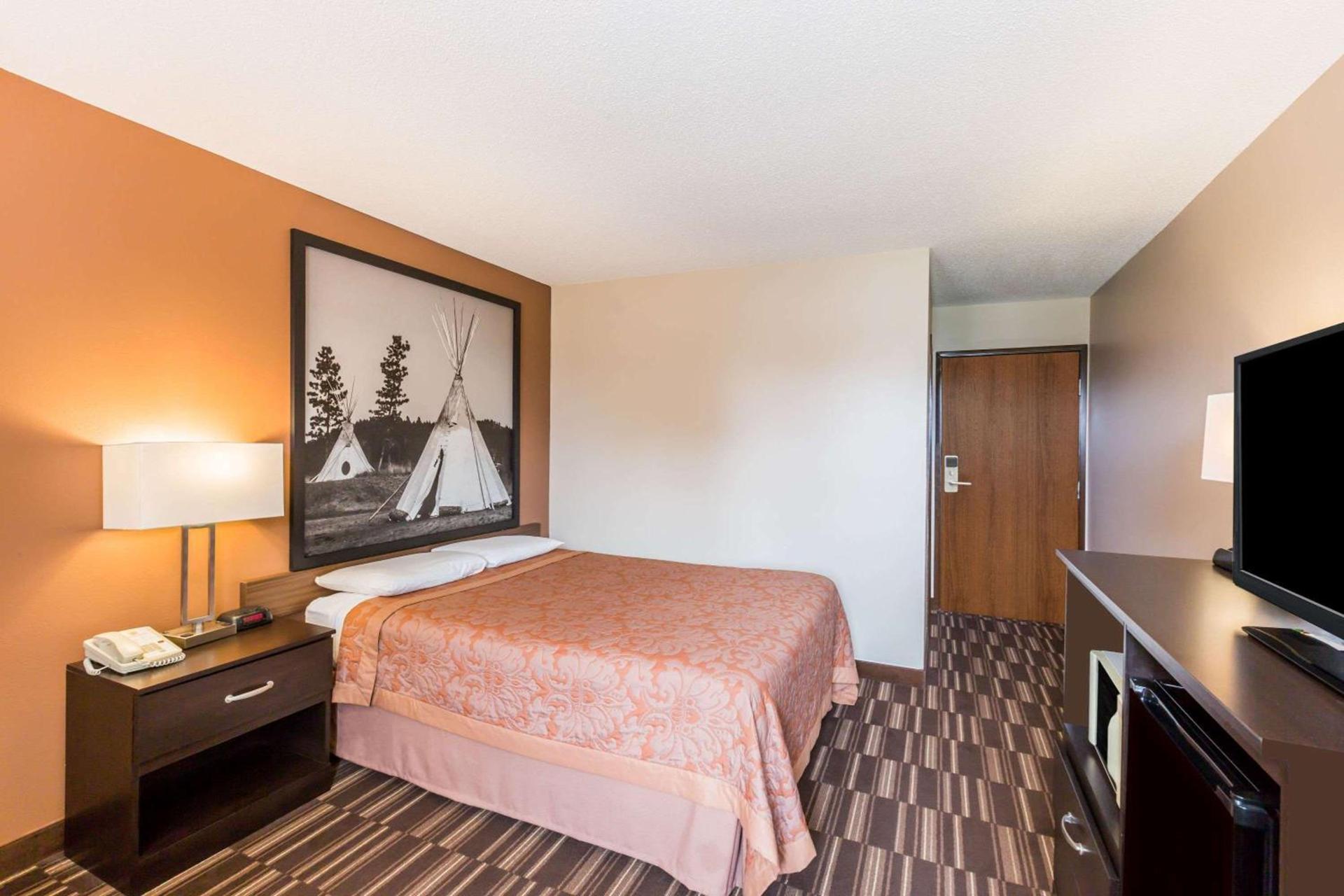 Super 8 by Wyndham Madison photo 13