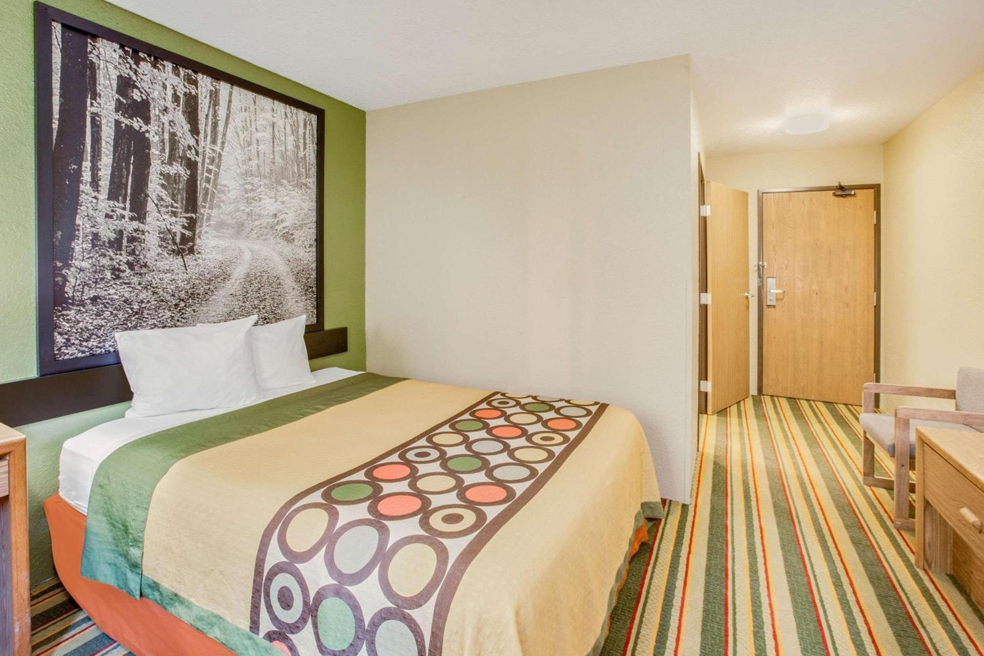 Super 8 by Wyndham Grayling photo 5