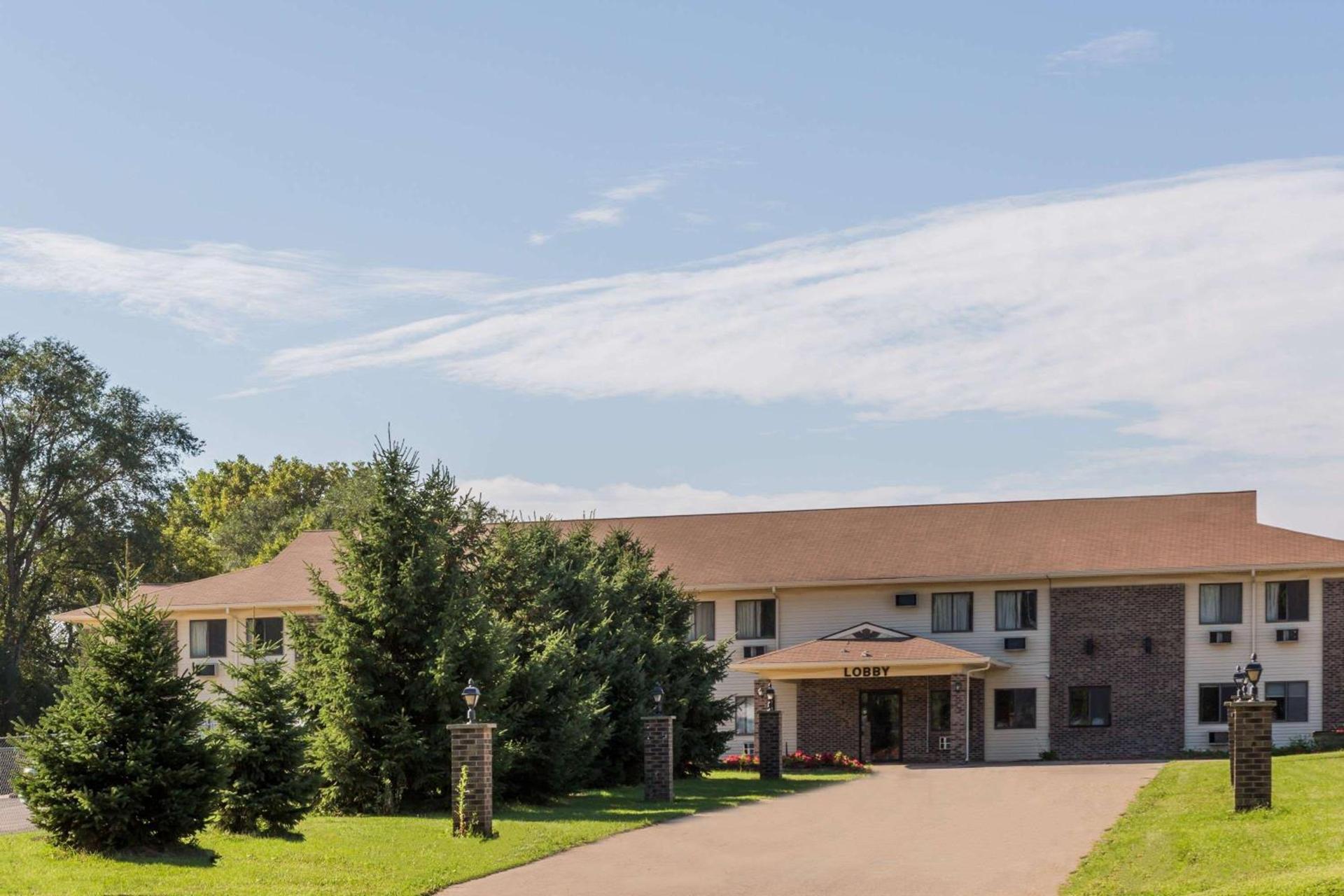 Super 8 by Wyndham Madison photo 3