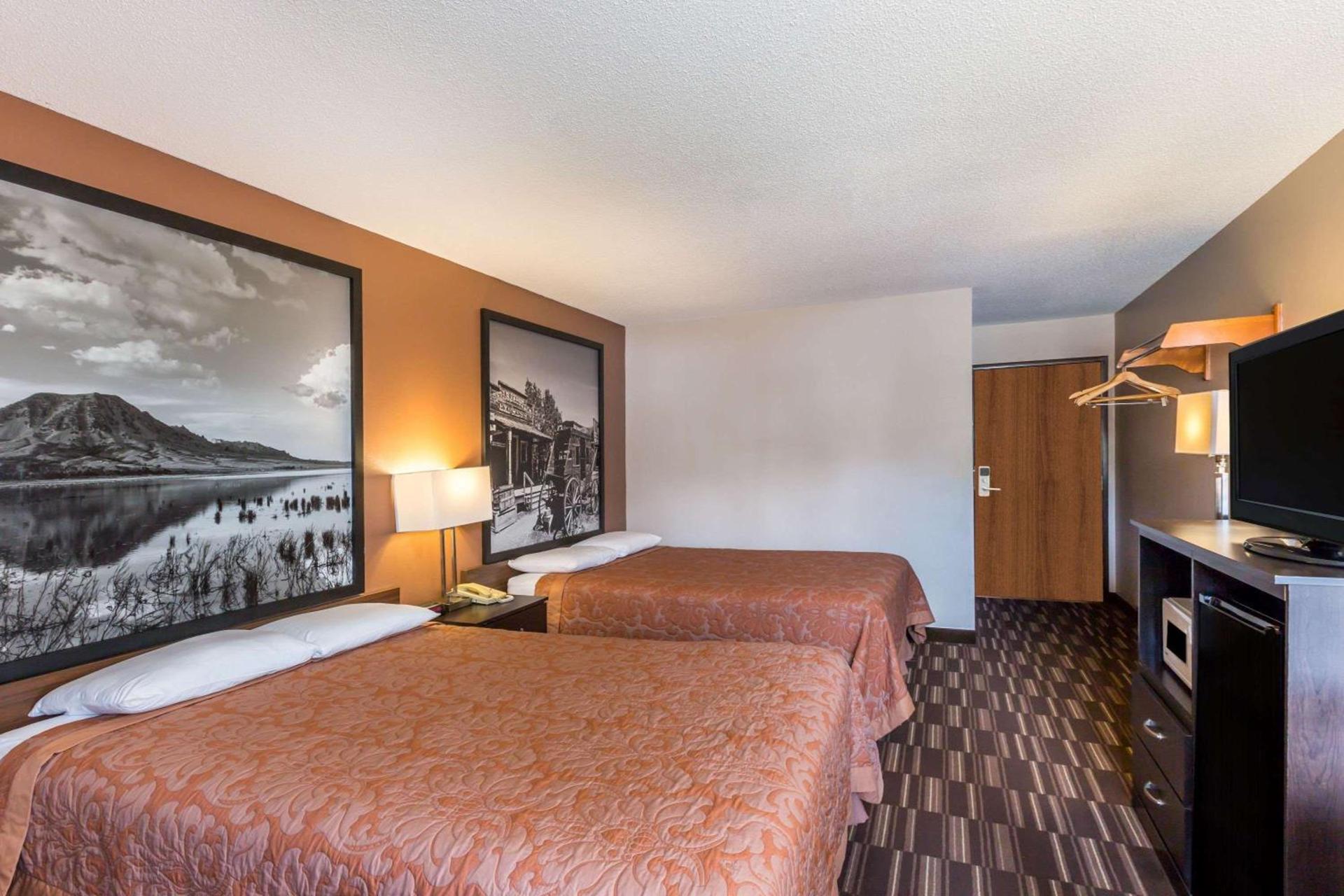 Super 8 by Wyndham Madison photo 7