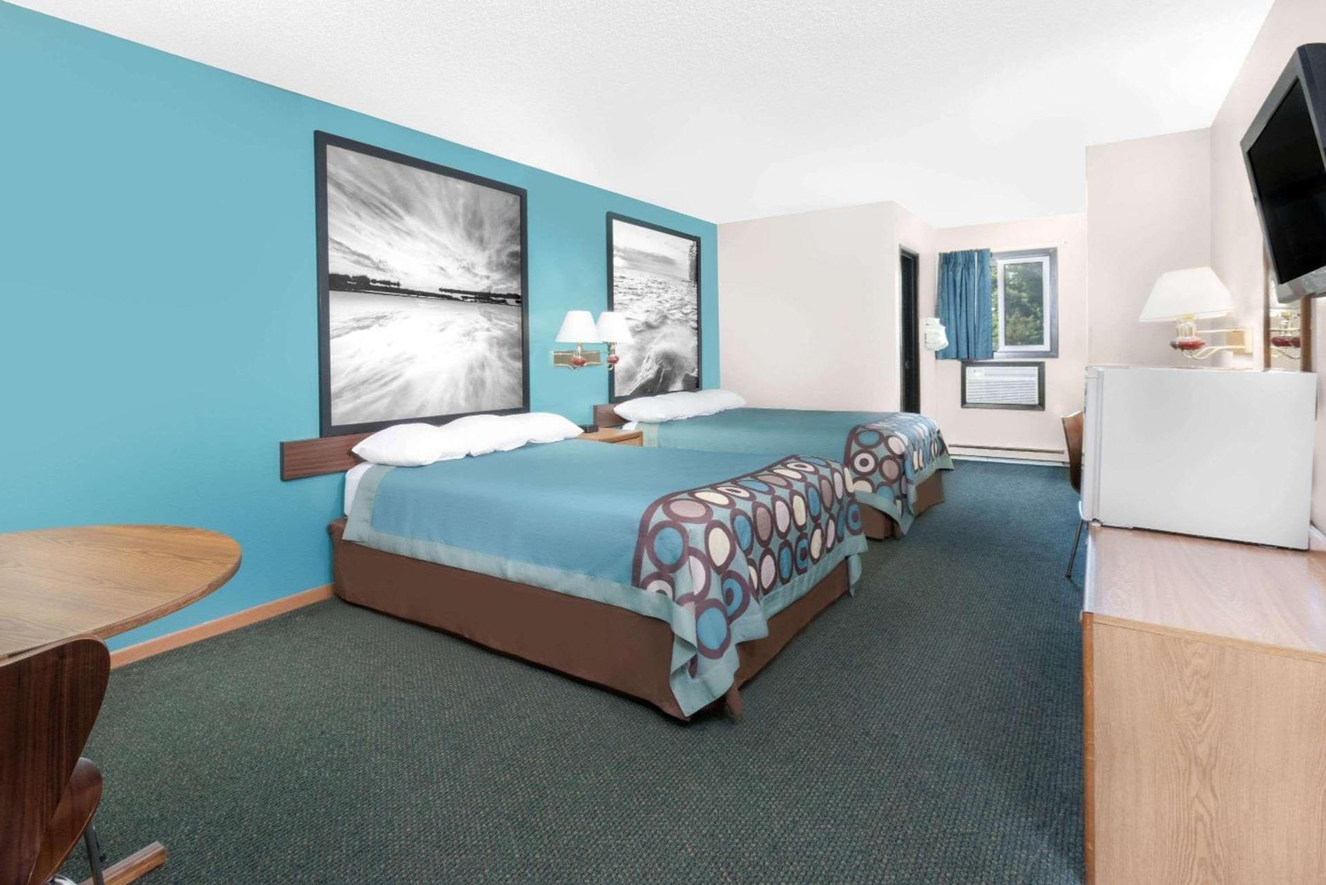 Super 8 by Wyndham Huron photo 7
