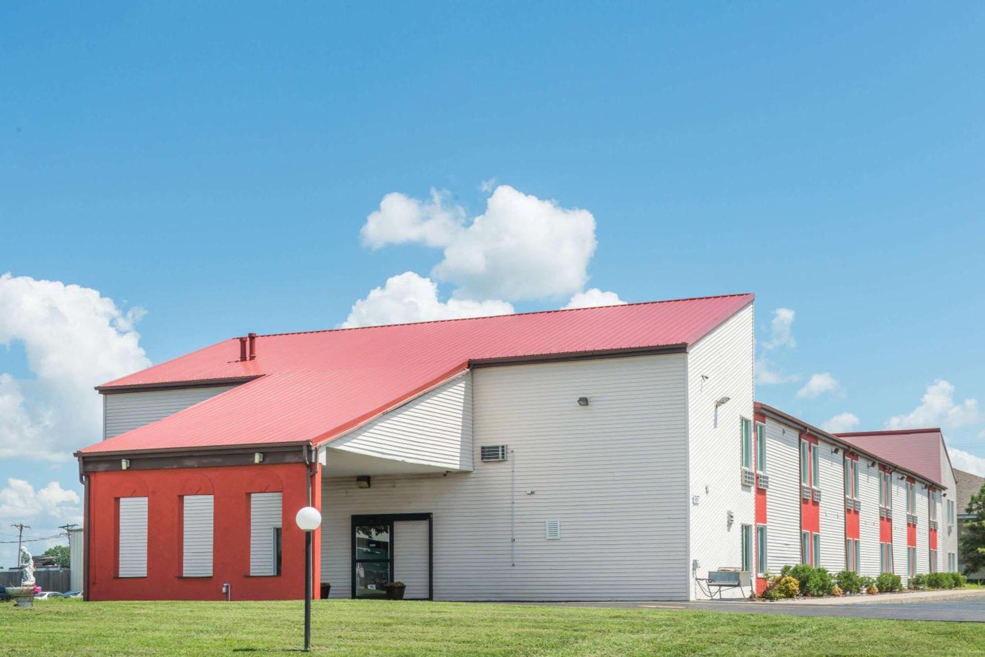 Super 8 by Wyndham O'Fallon MO/St. Louis Area — hotel in O'Fallon