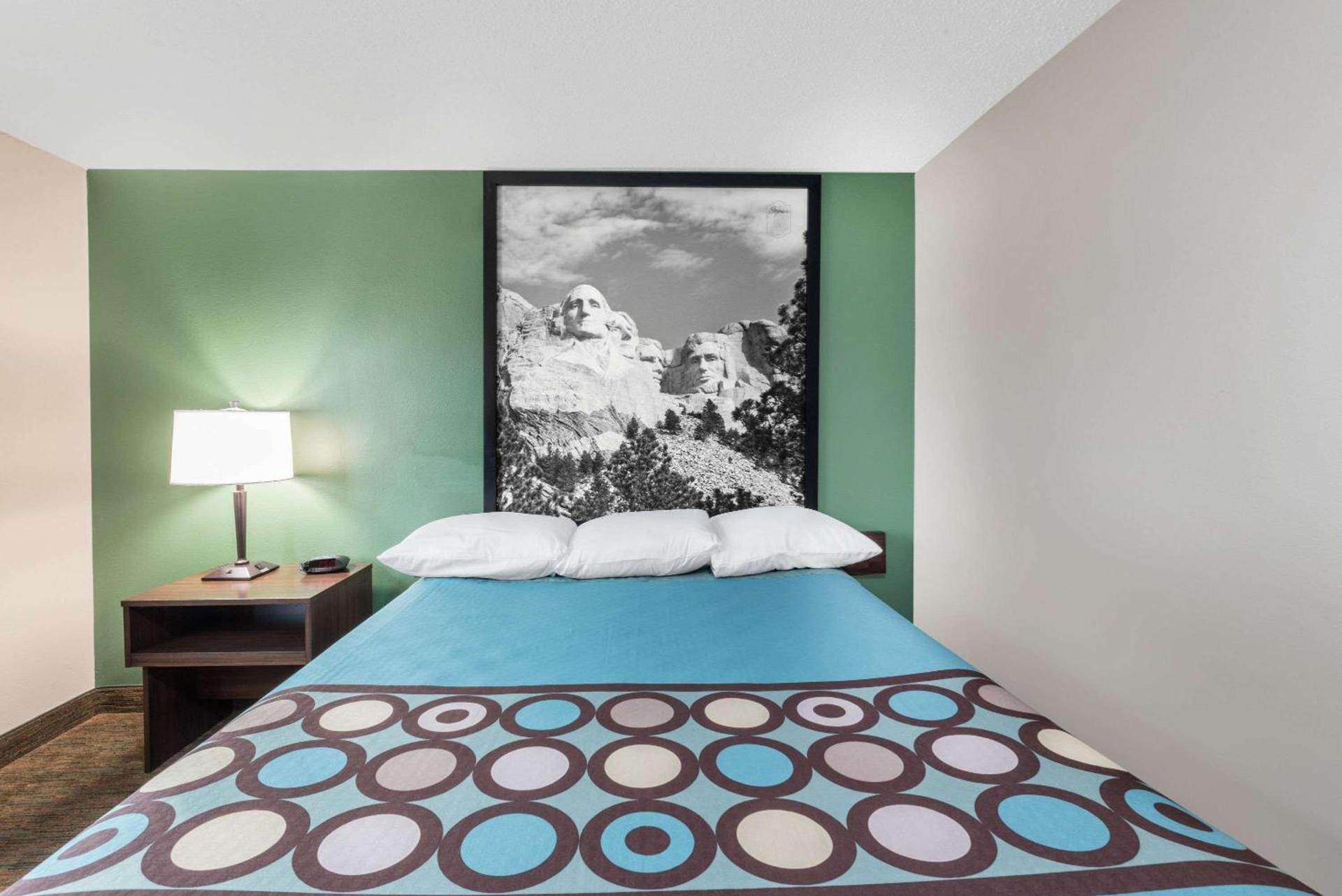 Super 8 by Wyndham Pierre SD photo 10