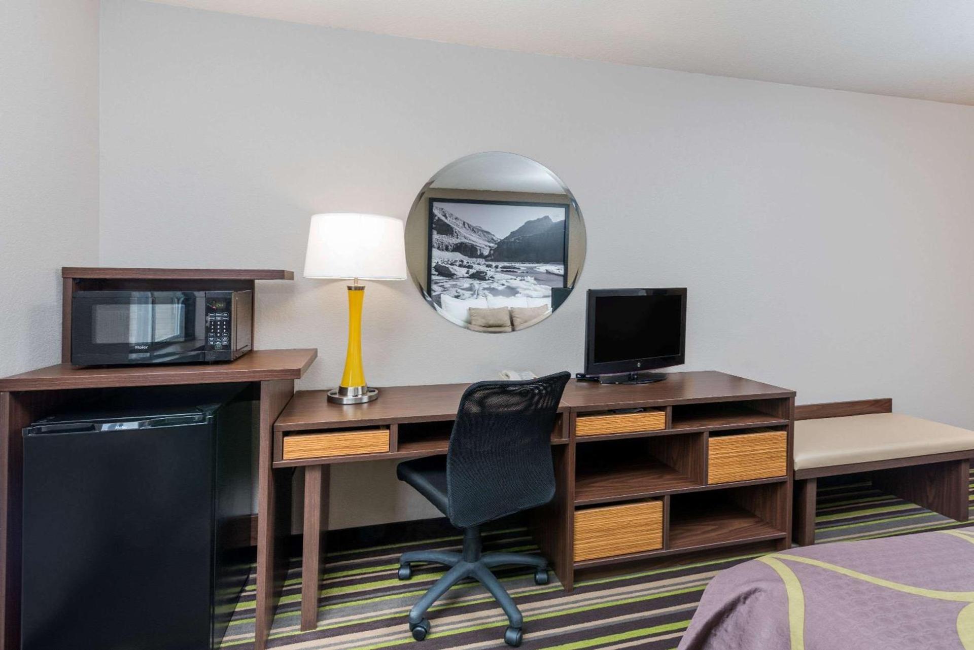 Super 8 by Wyndham Kalispell Glacier National Park photo 10