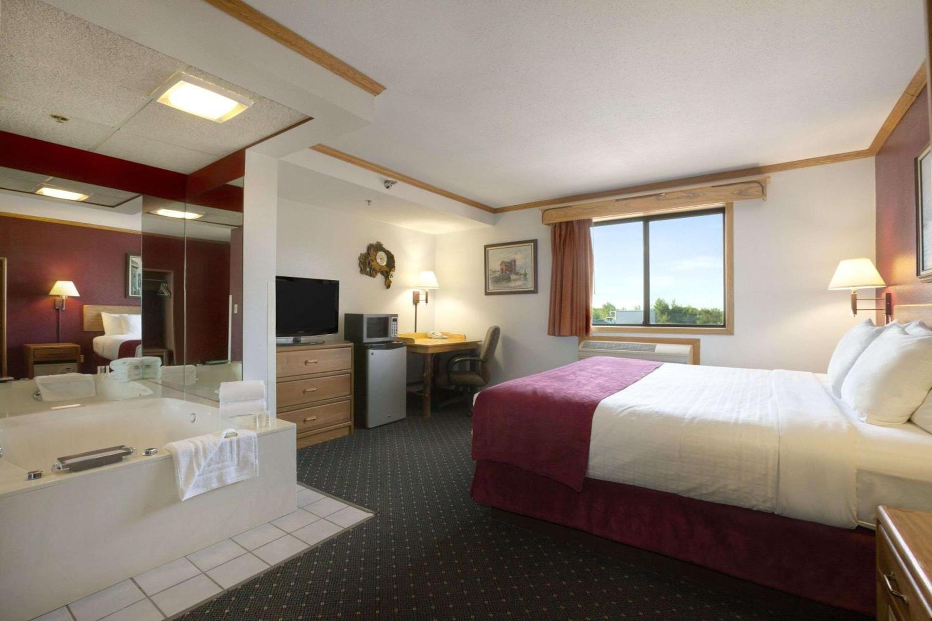 Super 8 by Wyndham Eveleth photo 13