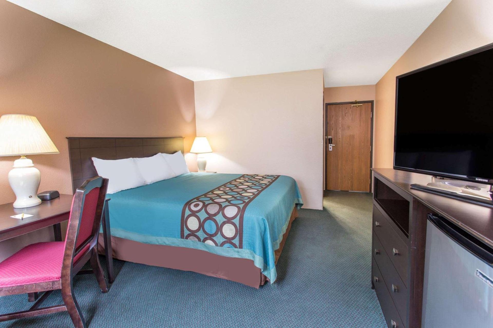 Super 8 by Wyndham Austin MN photo 6