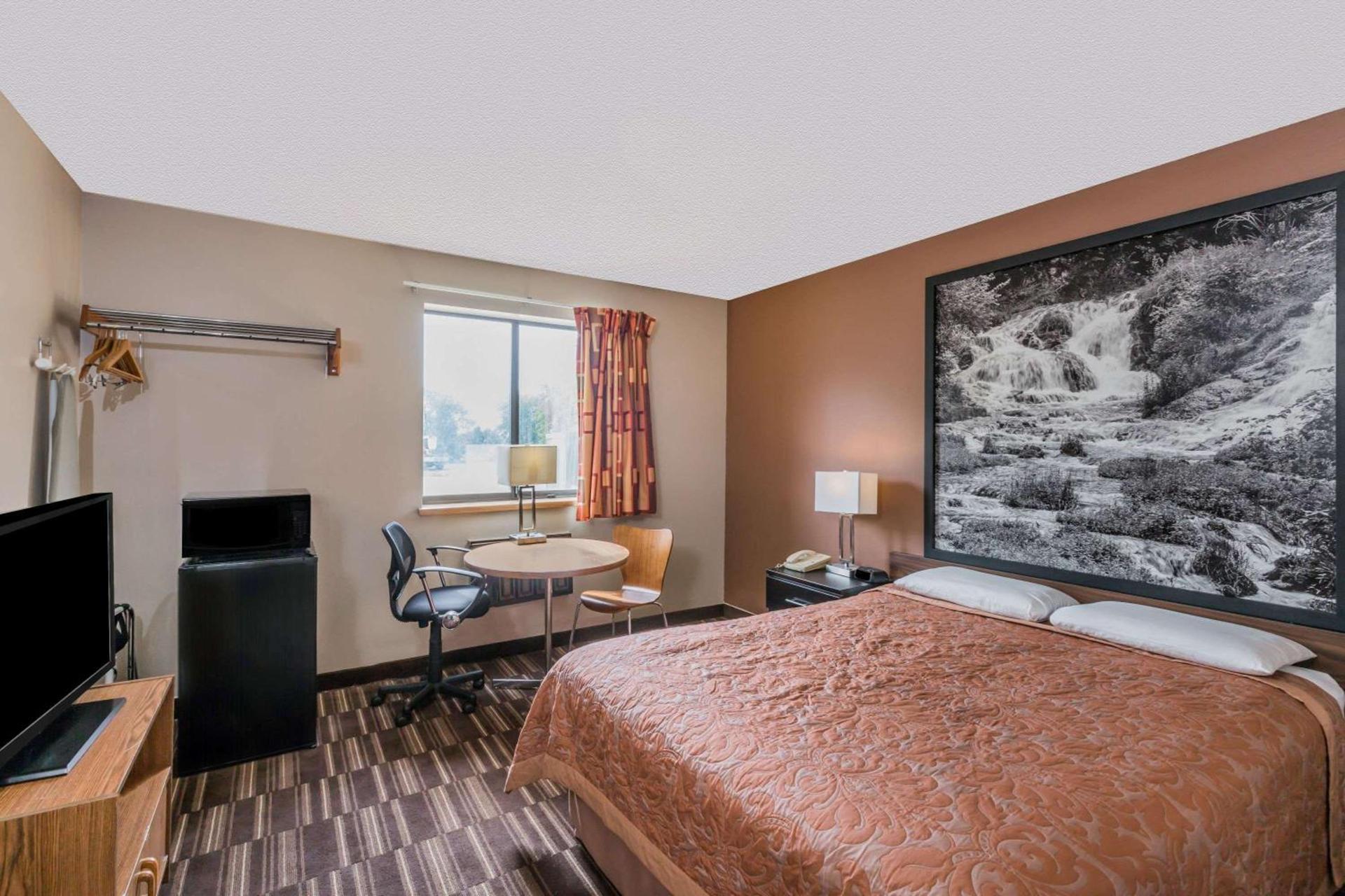 Super 8 by Wyndham Madison photo 11